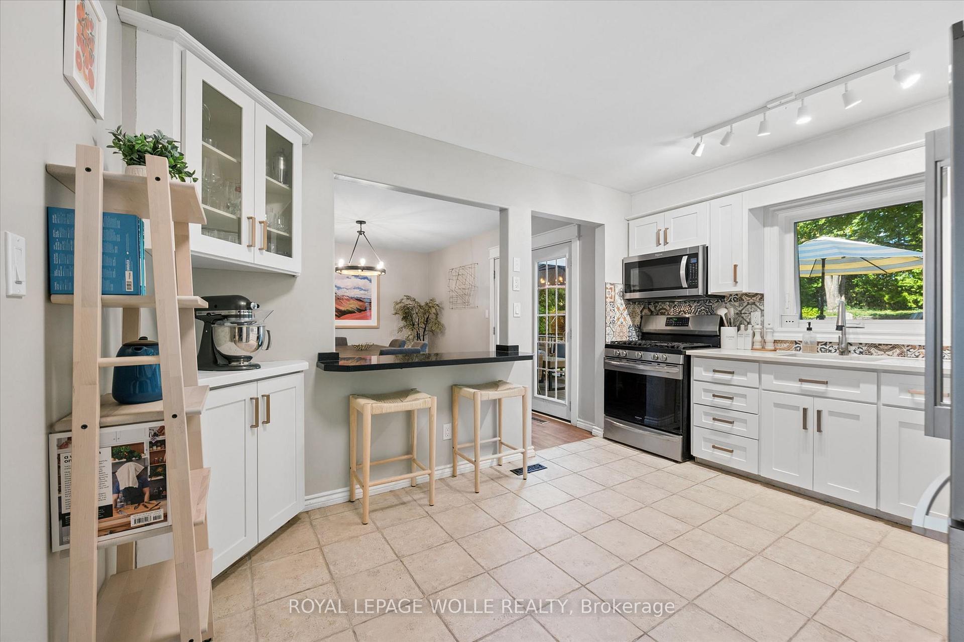 Photo 13 of 134 Bechtel Drive, Kitchener, Pioneer Park — HOMEH