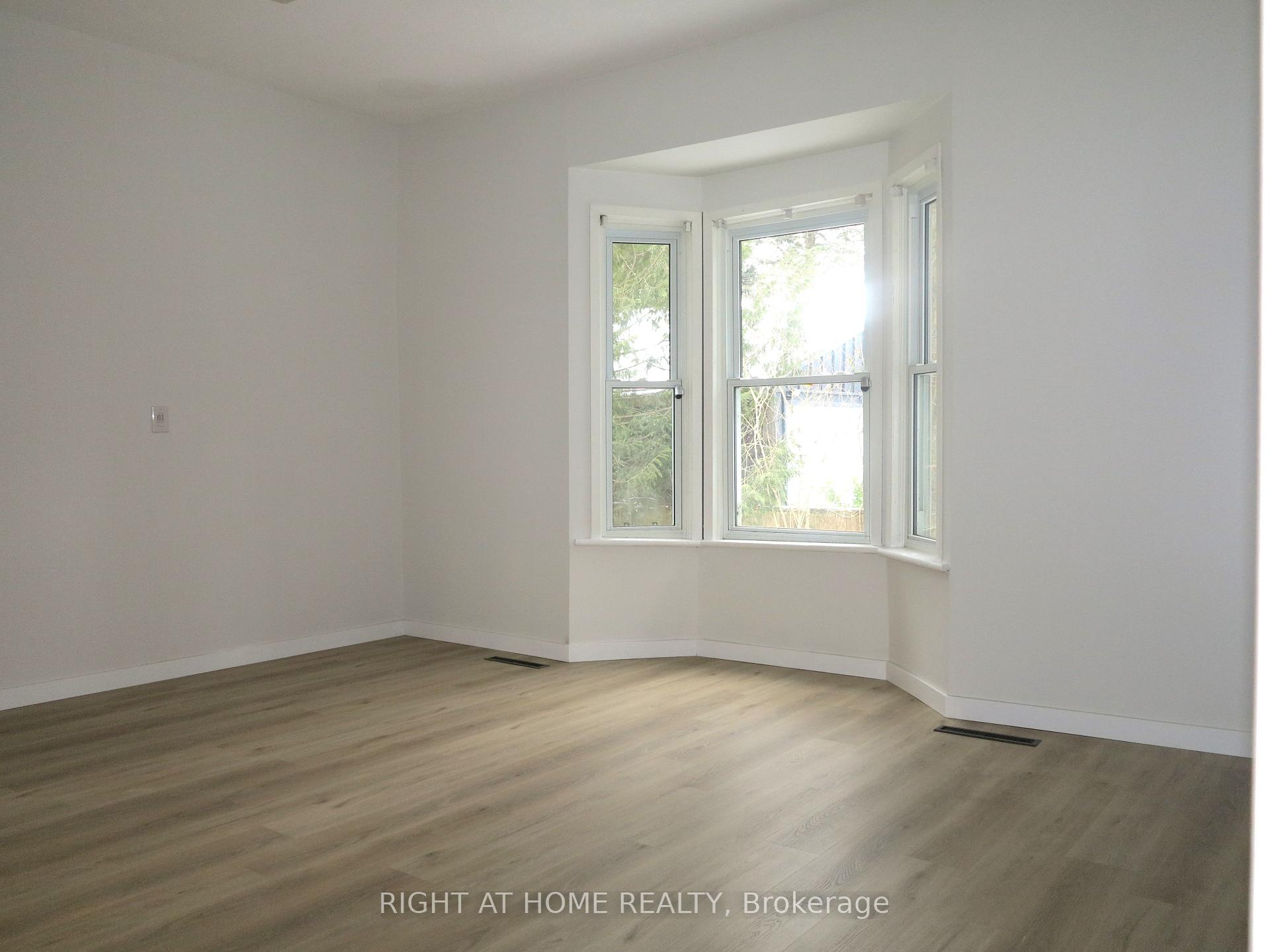 Photo 3 of 129 Walnut Street, London, North N — HOMEH