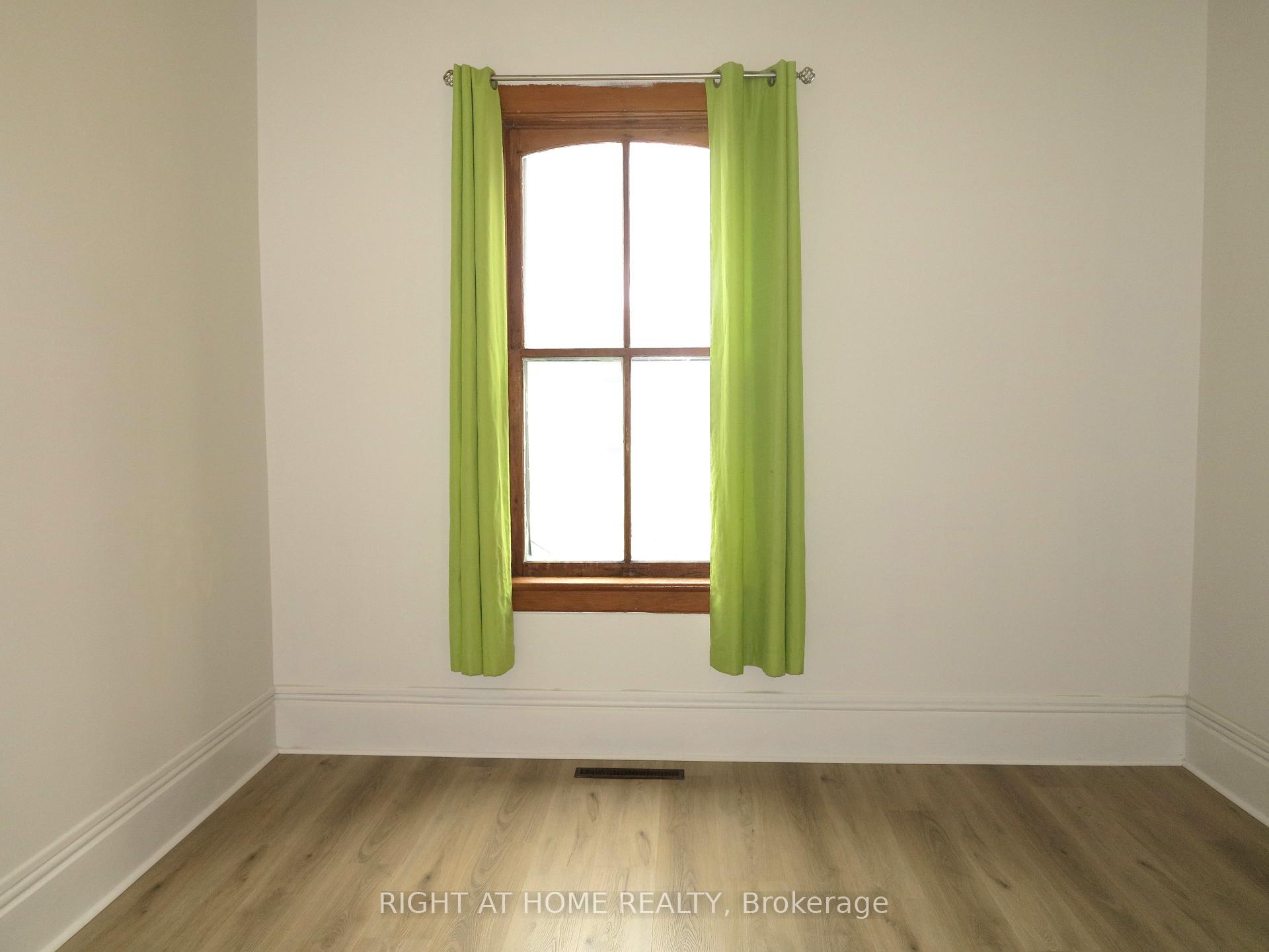 Photo 4 of 129 Walnut Street, London, North N — HOMEH