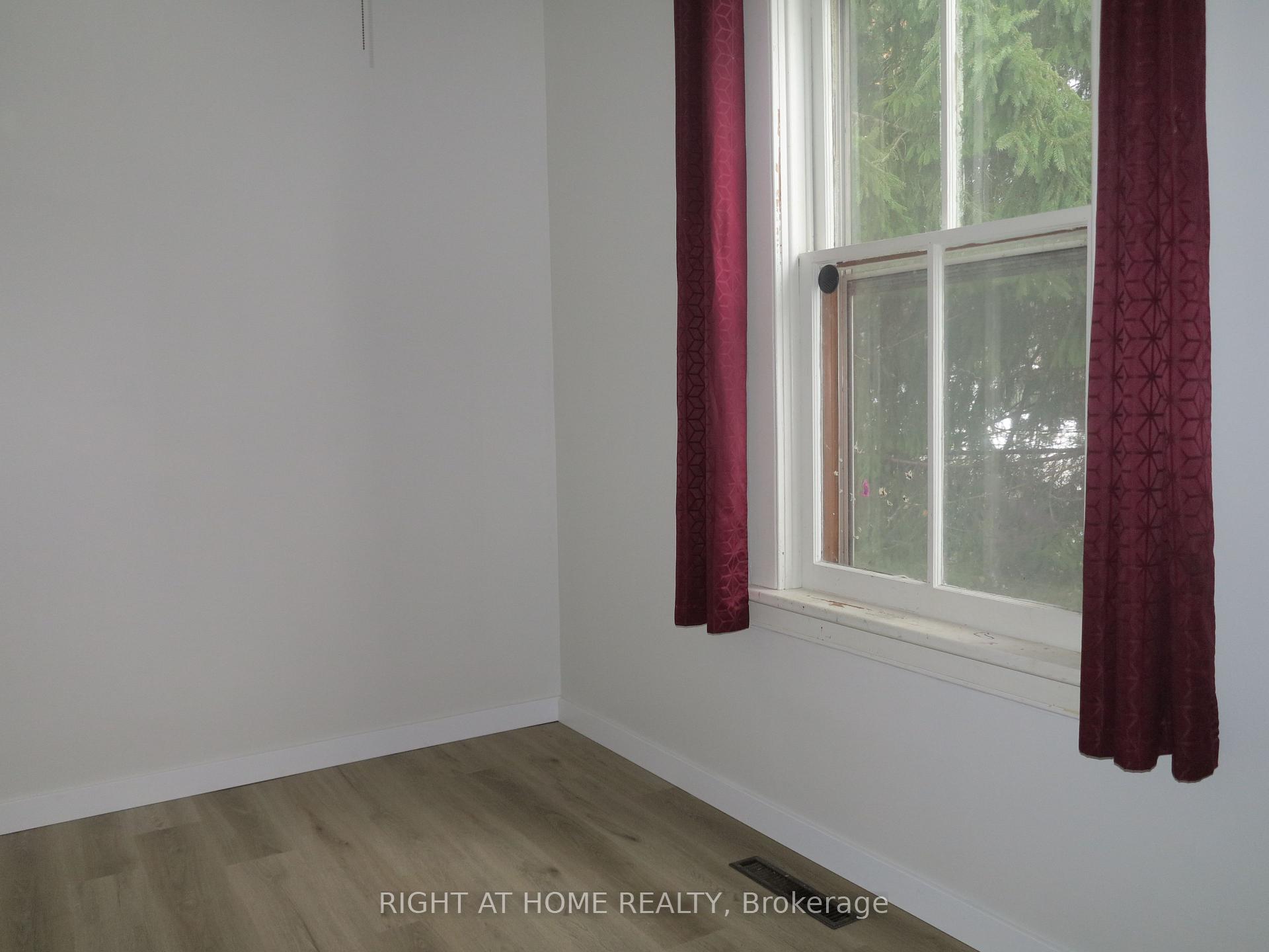 Photo 8 of 129 Walnut Street, London, North N — HOMEH