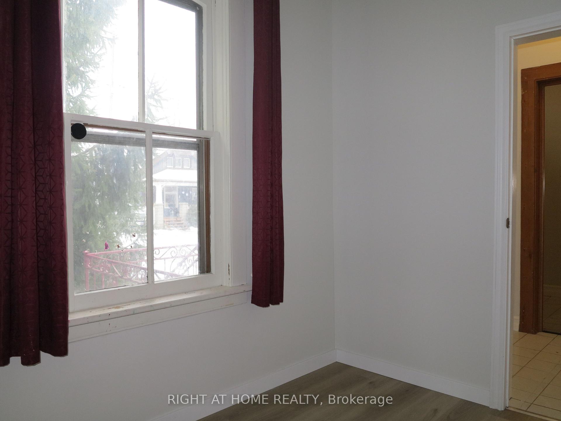 Photo 9 of 129 Walnut Street, London, North N — HOMEH