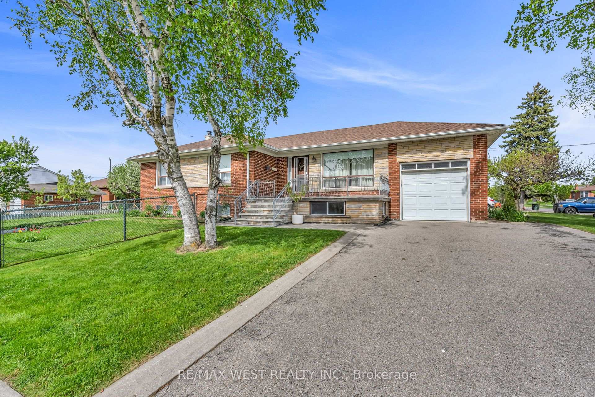 Photo 1 of 90 Tavistock Road, North York, Downsview-Roding-CFB — HOMEH