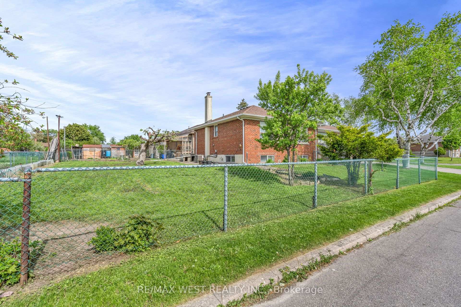 Photo 2 of 90 Tavistock Road, North York, Downsview-Roding-CFB — HOMEH