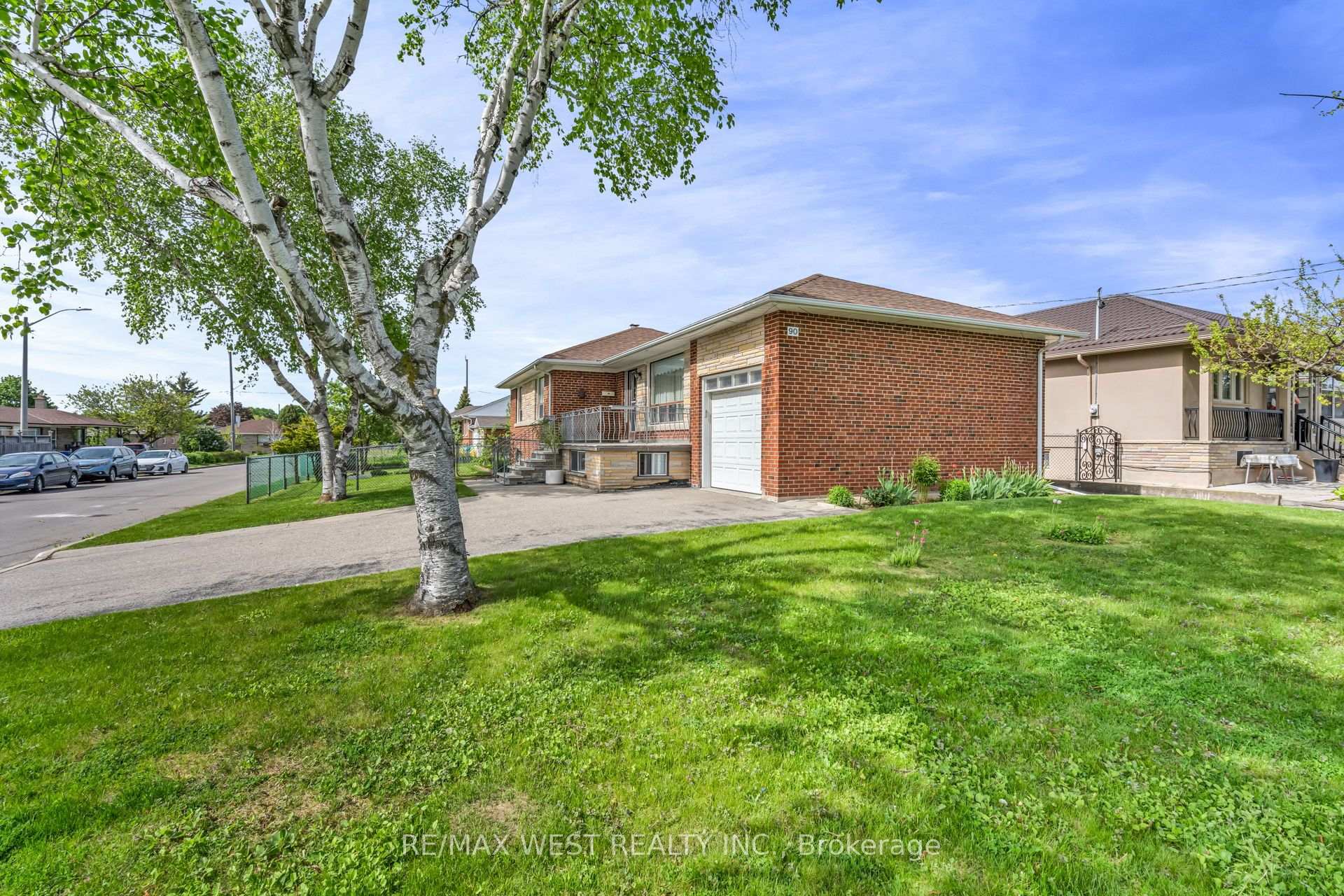 Photo 4 of 90 Tavistock Road, North York, Downsview-Roding-CFB — HOMEH