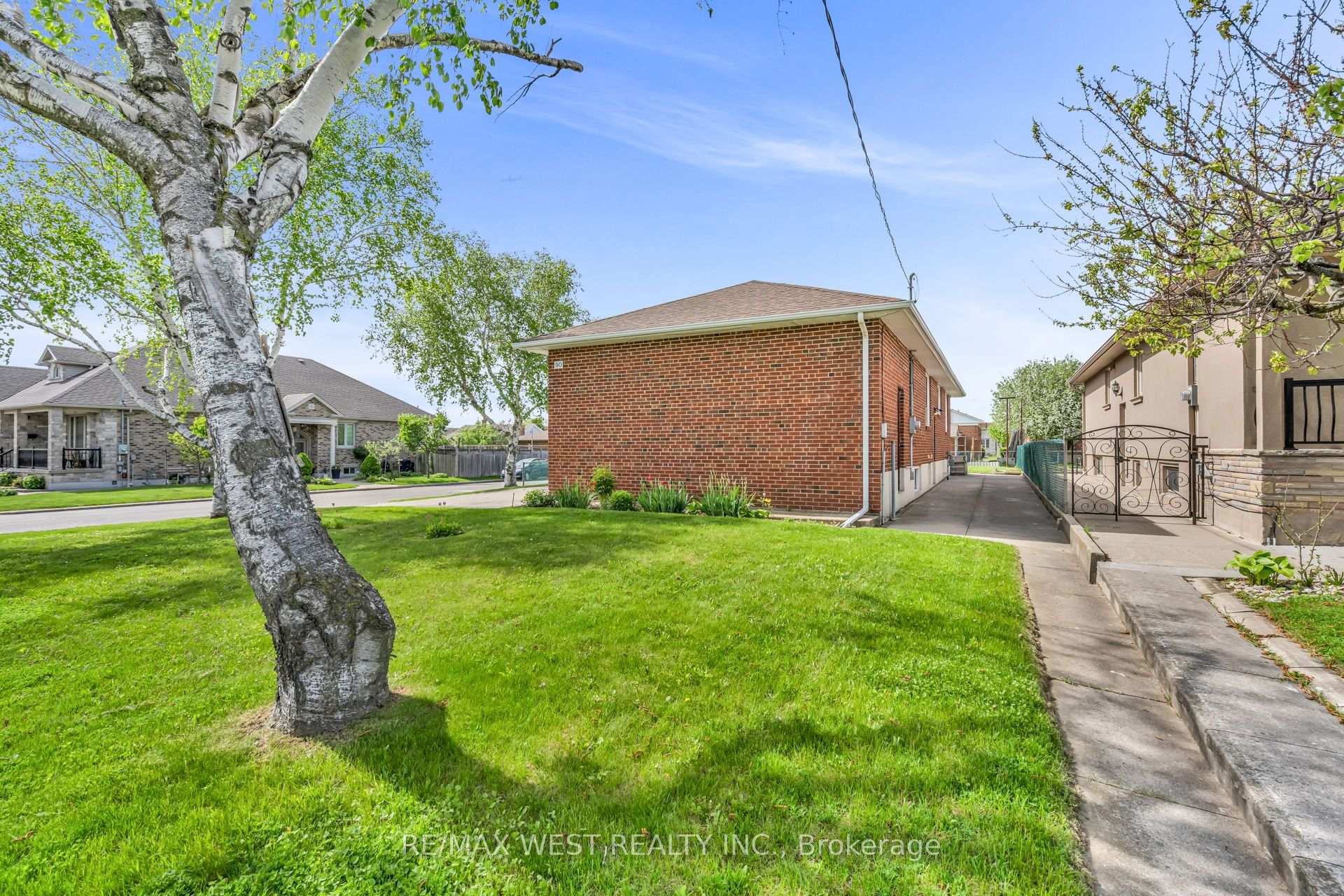 Photo 5 of 90 Tavistock Road, North York, Downsview-Roding-CFB — HOMEH