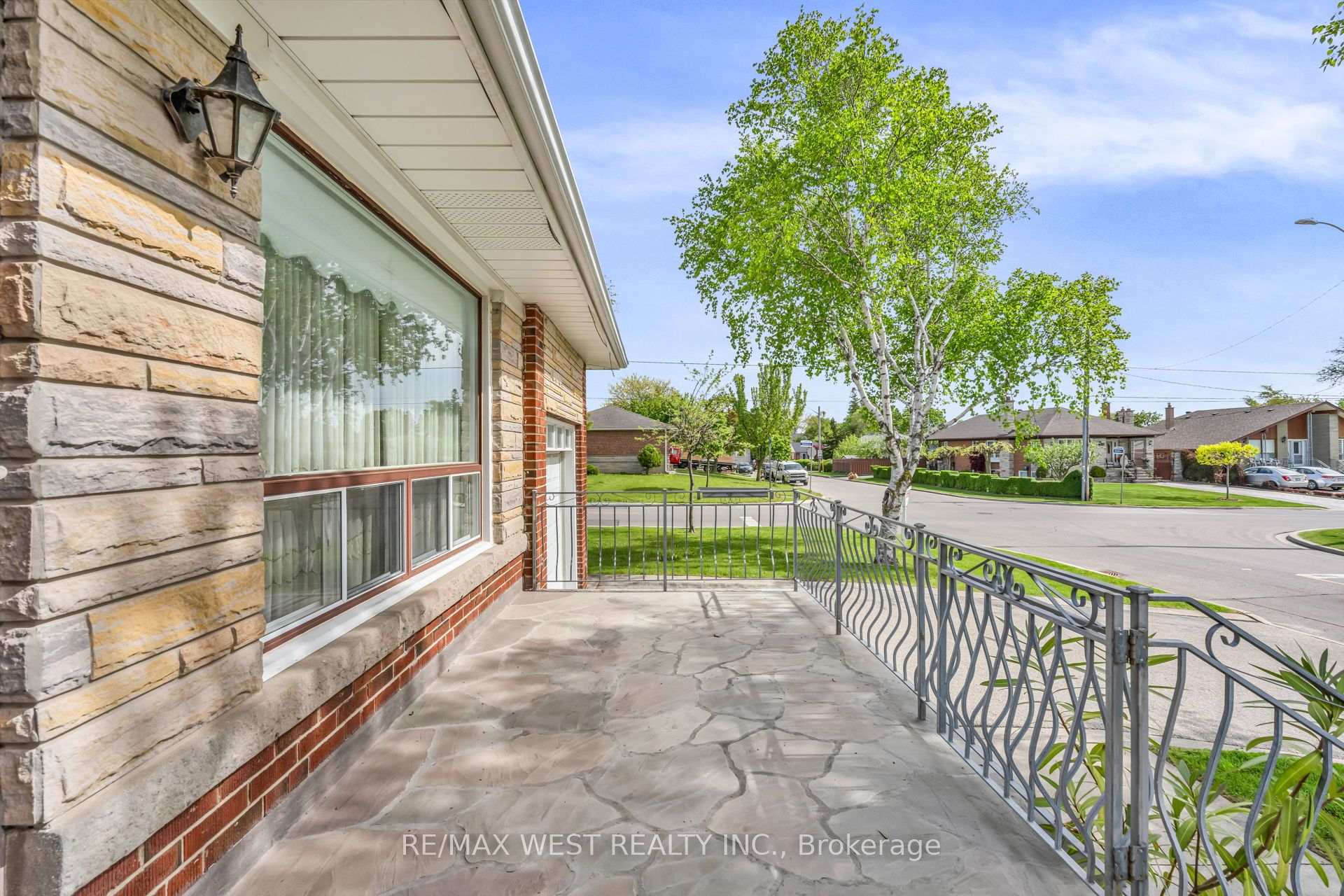 Photo 6 of 90 Tavistock Road, North York, Downsview-Roding-CFB — HOMEH