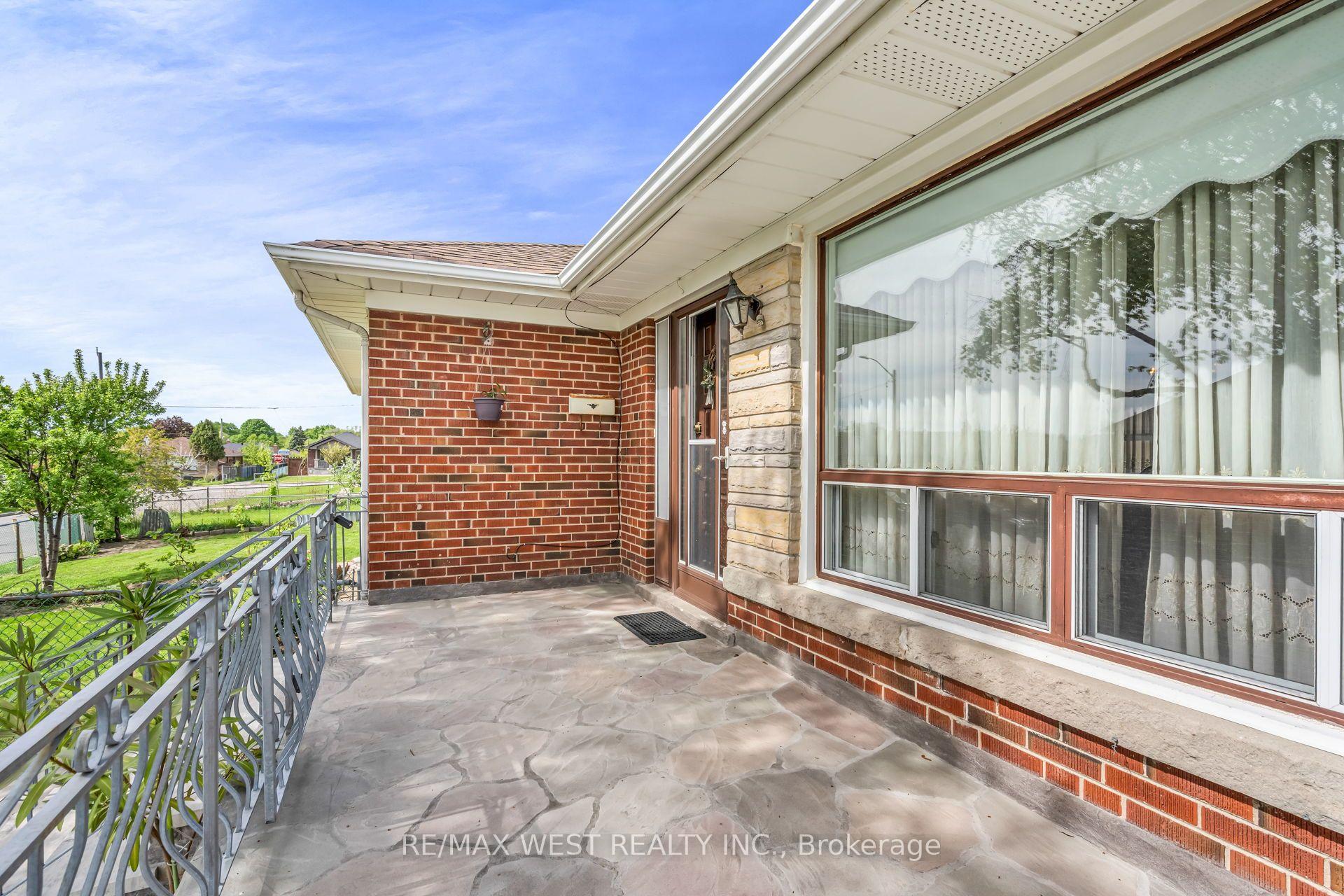 Photo 7 of 90 Tavistock Road, North York, Downsview-Roding-CFB — HOMEH