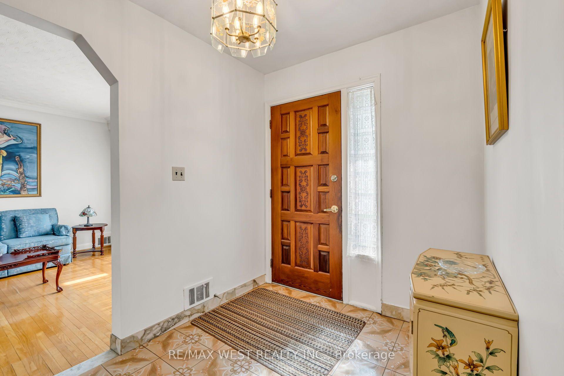 Photo 8 of 90 Tavistock Road, North York, Downsview-Roding-CFB — HOMEH