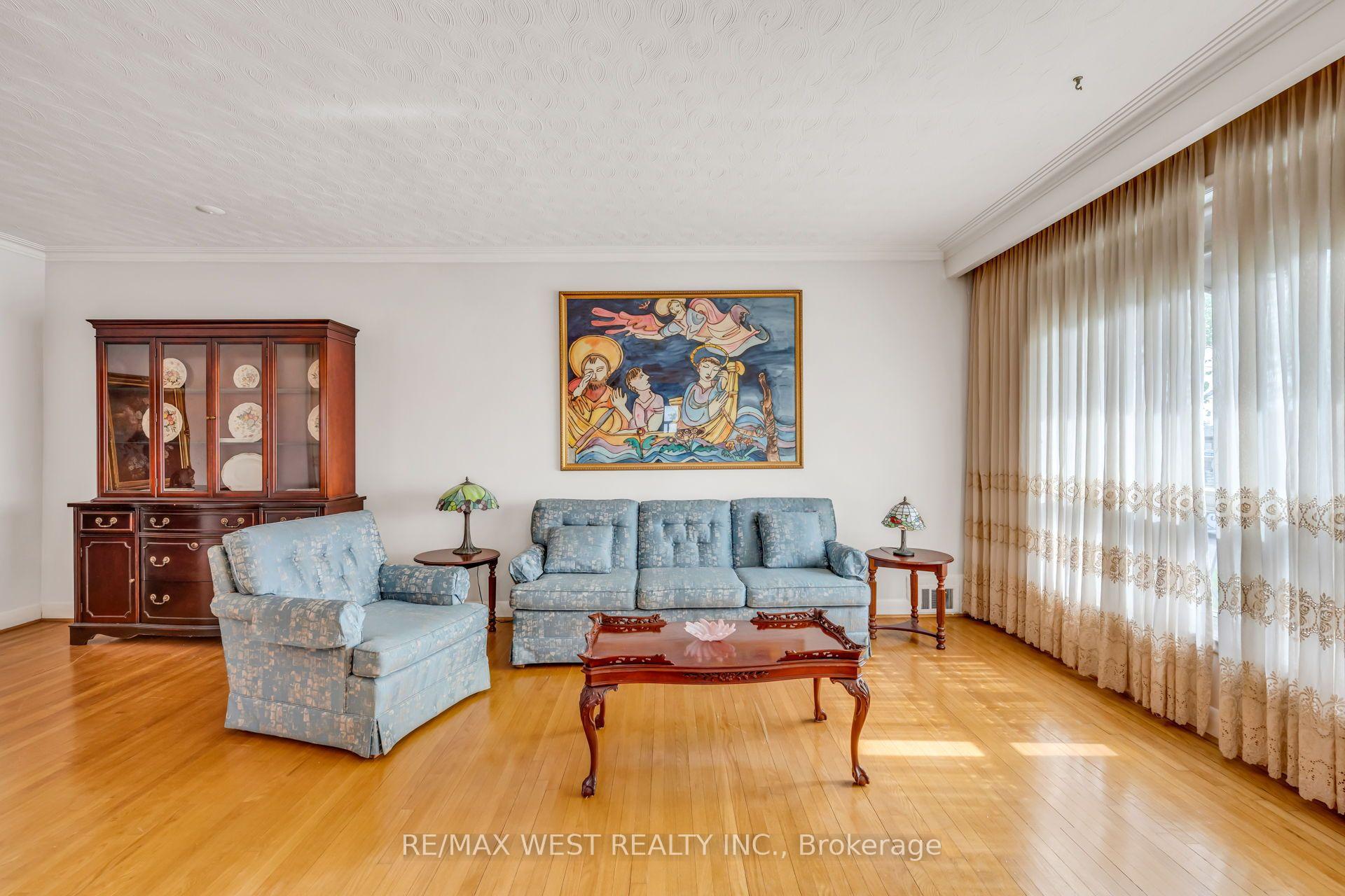 Photo 11 of 90 Tavistock Road, North York, Downsview-Roding-CFB — HOMEH
