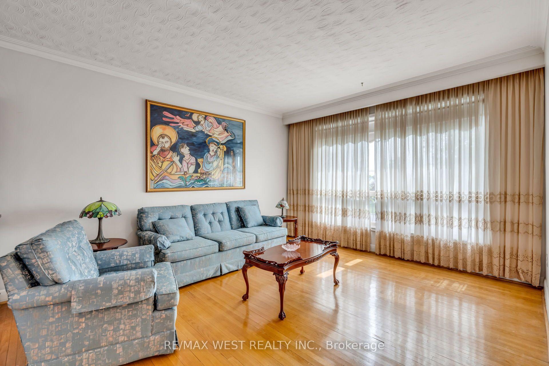 Photo 12 of 90 Tavistock Road, North York, Downsview-Roding-CFB — HOMEH