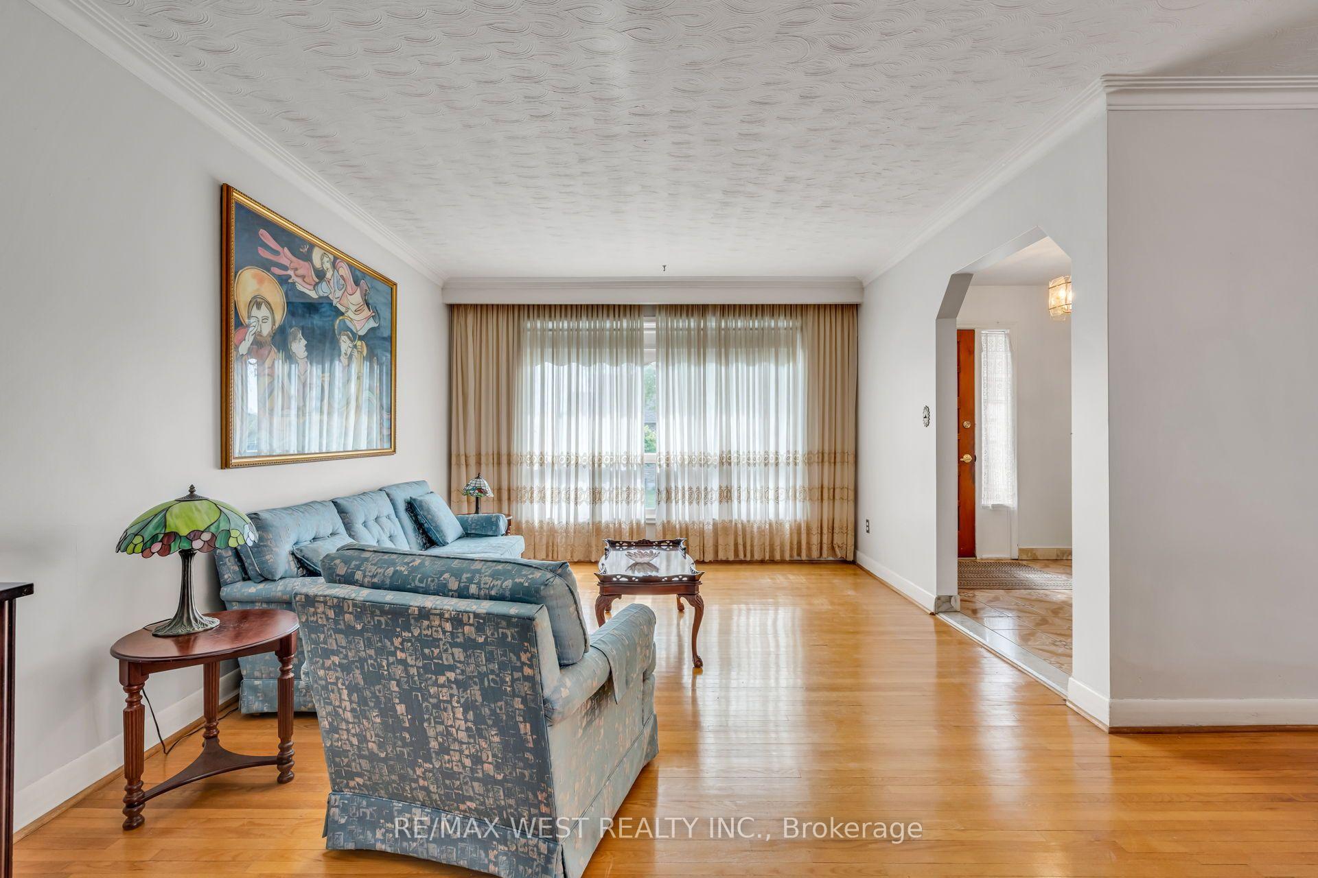 Photo 13 of 90 Tavistock Road, North York, Downsview-Roding-CFB — HOMEH