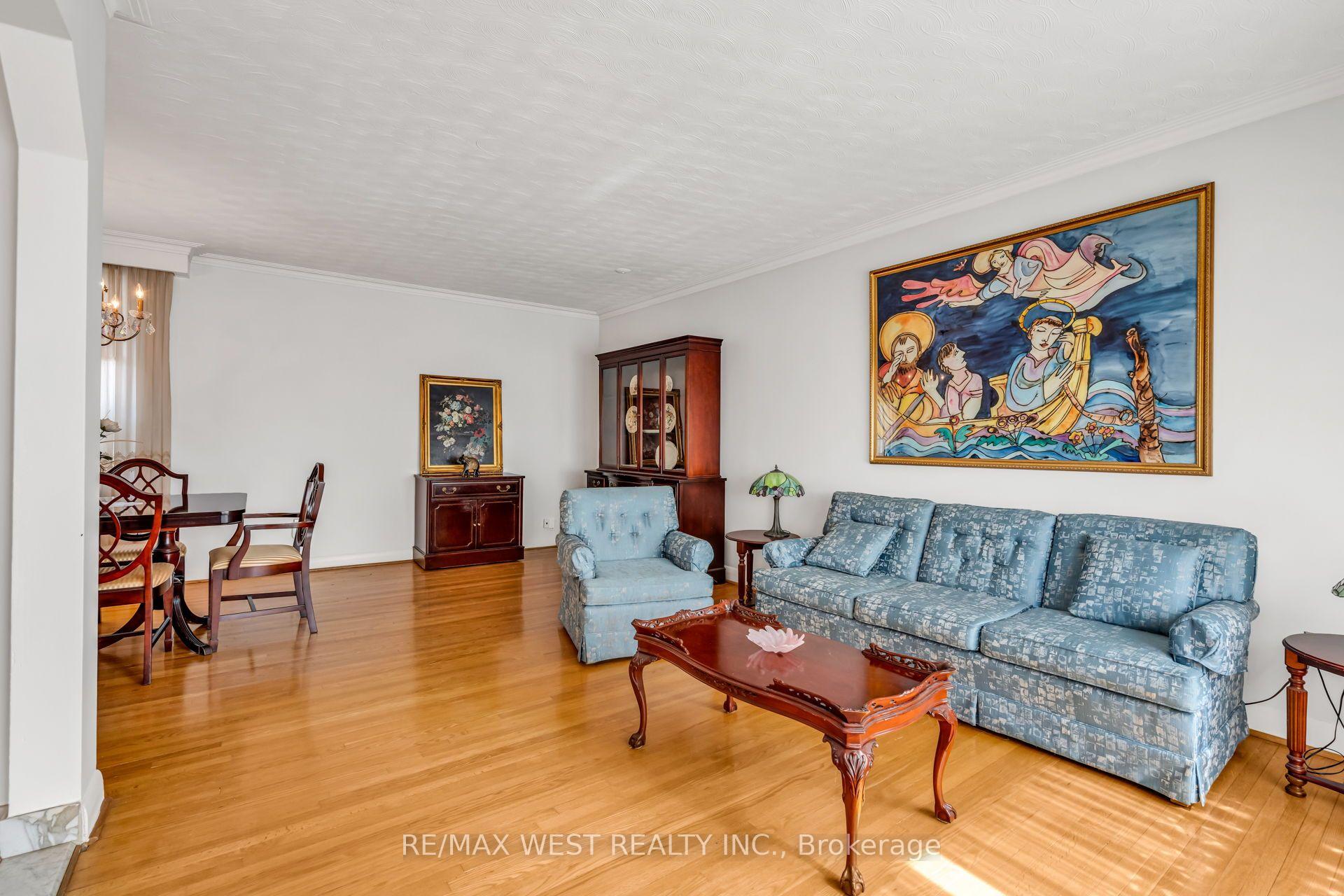 Photo 14 of 90 Tavistock Road, North York, Downsview-Roding-CFB — HOMEH