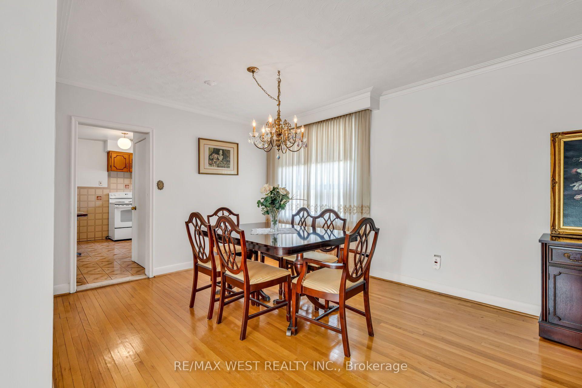 Photo 15 of 90 Tavistock Road, North York, Downsview-Roding-CFB — HOMEH