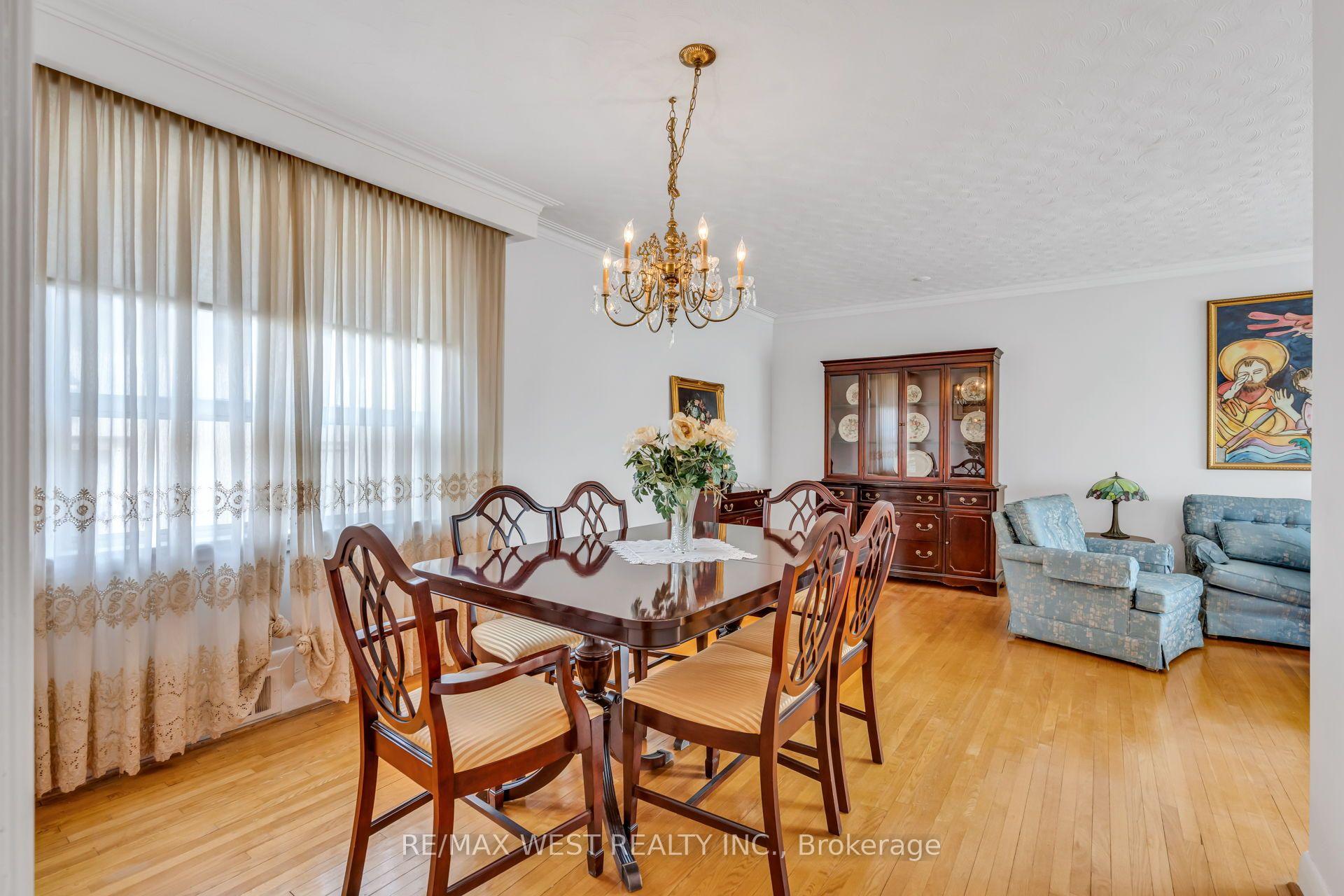 Photo 16 of 90 Tavistock Road, North York, Downsview-Roding-CFB — HOMEH