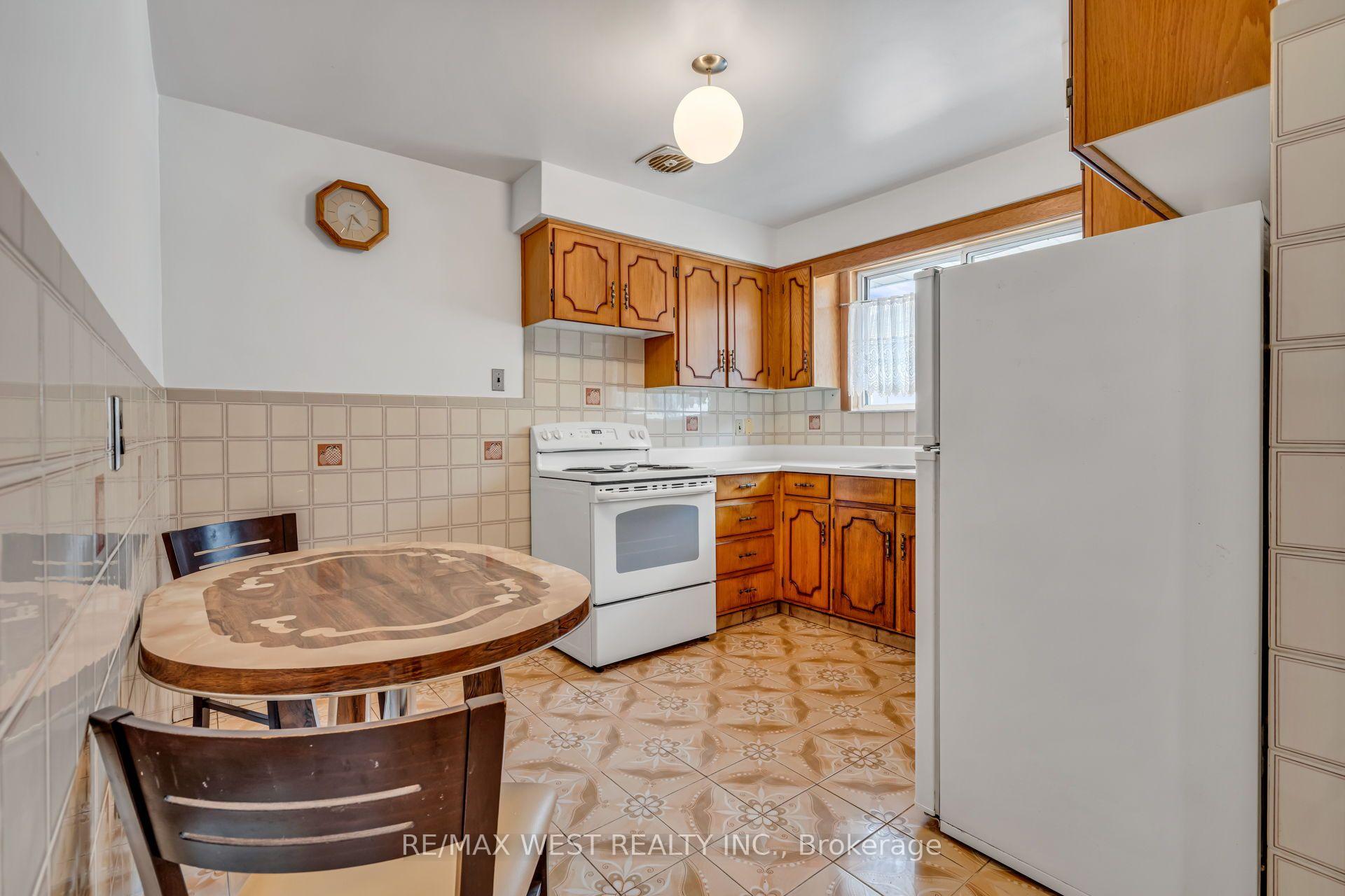 Photo 17 of 90 Tavistock Road, North York, Downsview-Roding-CFB — HOMEH