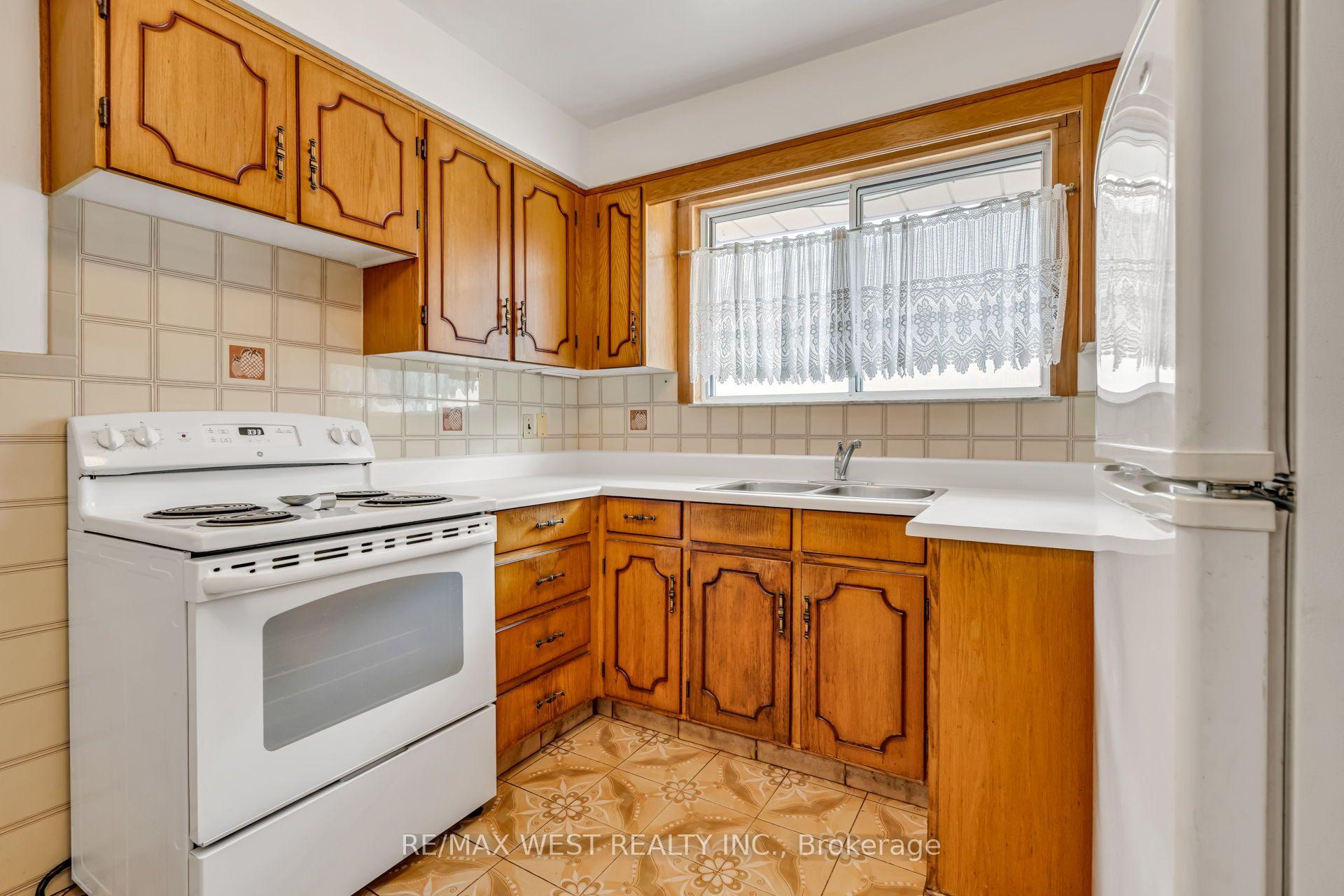 Photo 18 of 90 Tavistock Road, North York, Downsview-Roding-CFB — HOMEH
