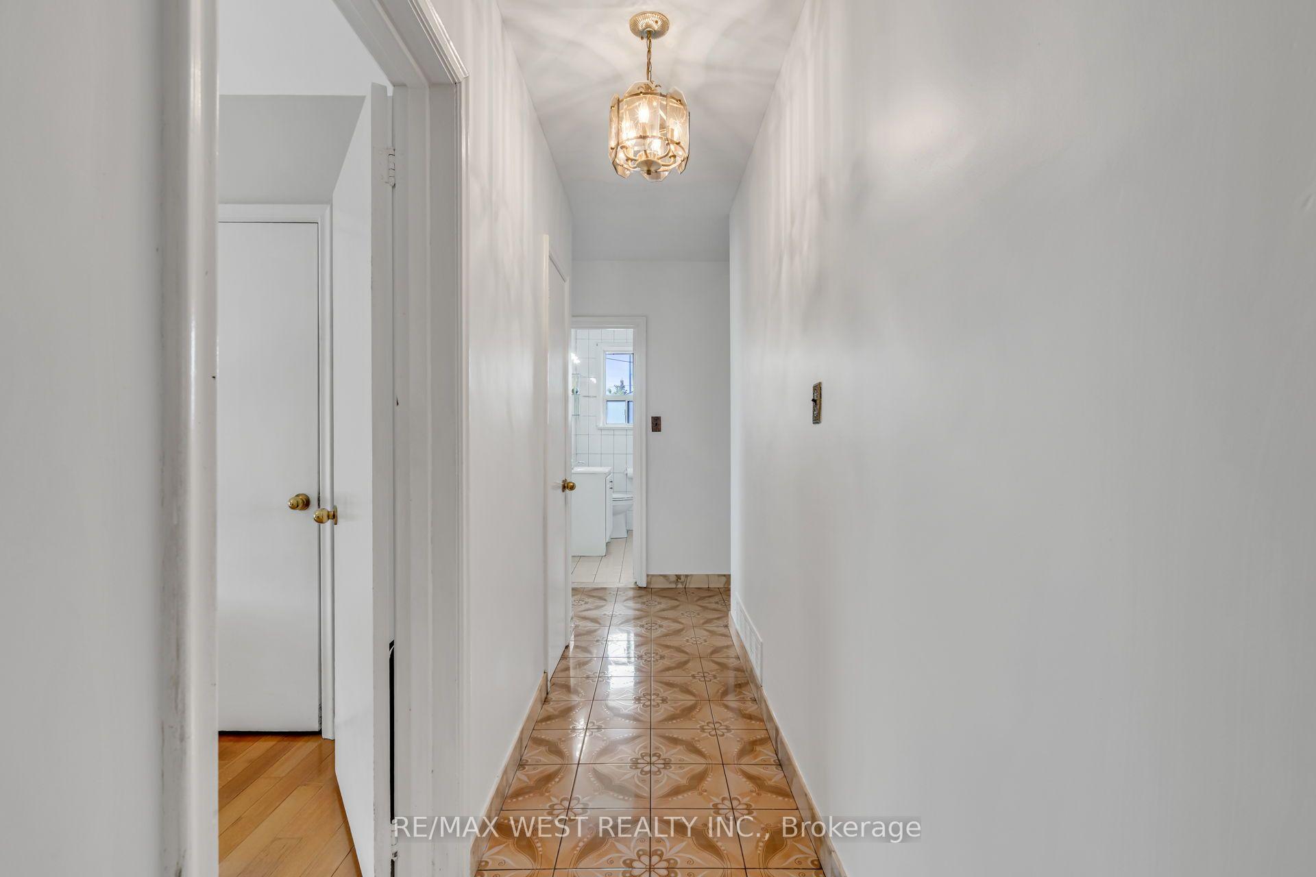 Photo 20 of 90 Tavistock Road, North York, Downsview-Roding-CFB — HOMEH
