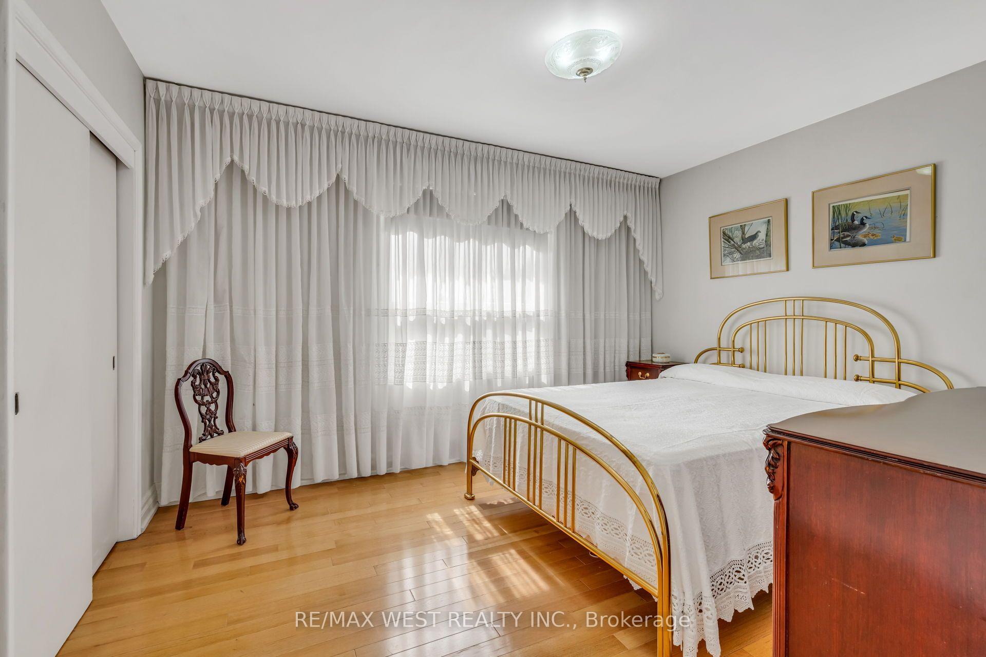 Photo 21 of 90 Tavistock Road, North York, Downsview-Roding-CFB — HOMEH