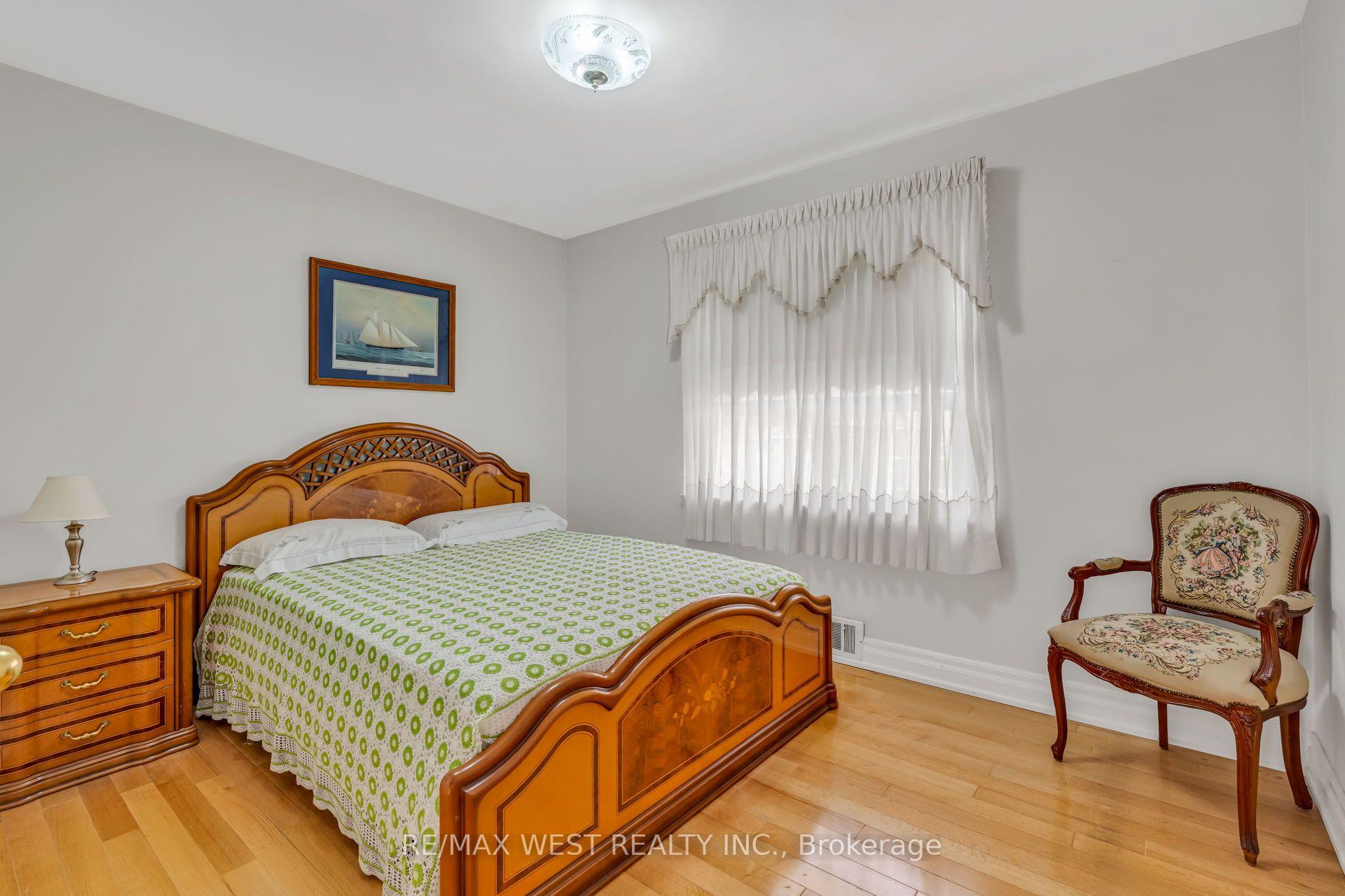 Photo 24 of 90 Tavistock Road, North York, Downsview-Roding-CFB — HOMEH