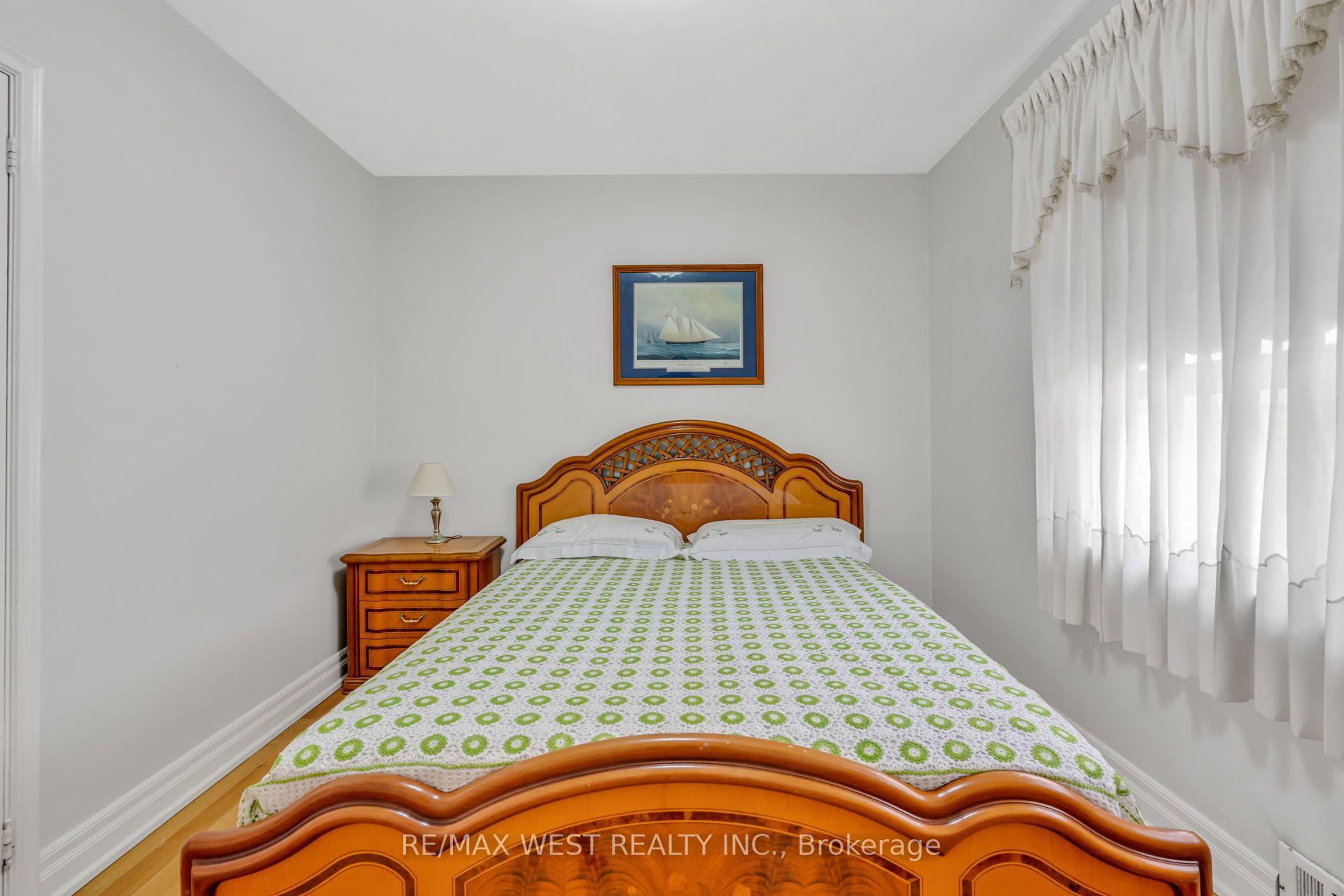 Photo 25 of 90 Tavistock Road, North York, Downsview-Roding-CFB — HOMEH