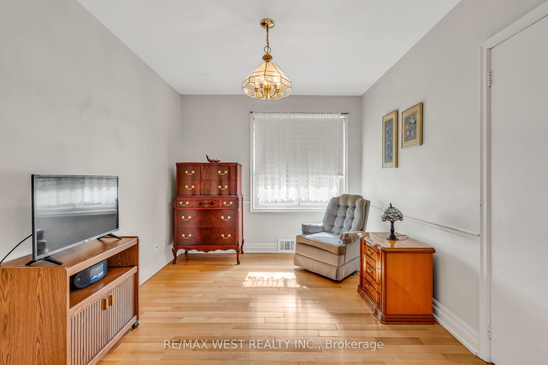Photo 27 of 90 Tavistock Road, North York, Downsview-Roding-CFB — HOMEH