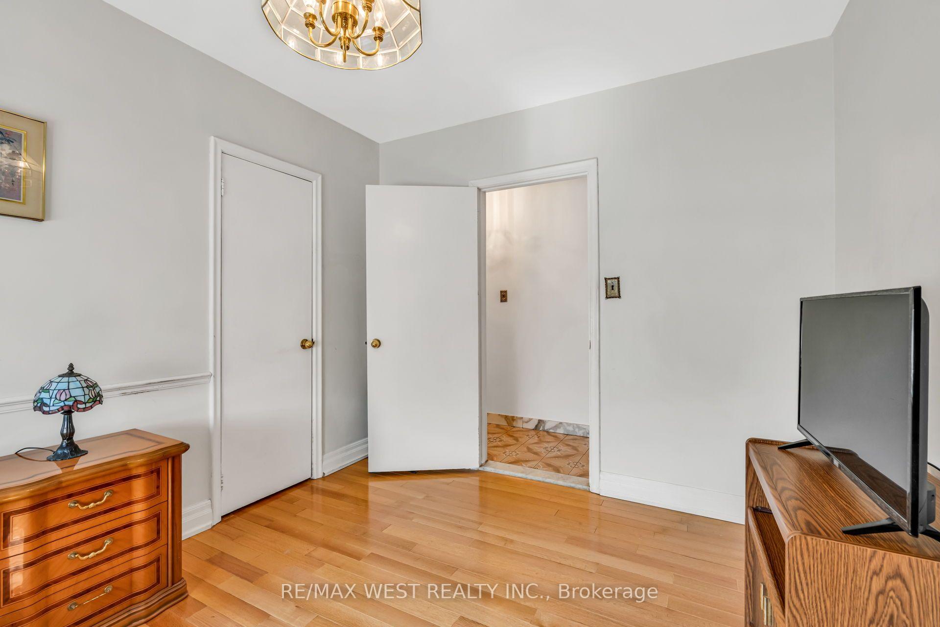 Photo 28 of 90 Tavistock Road, North York, Downsview-Roding-CFB — HOMEH