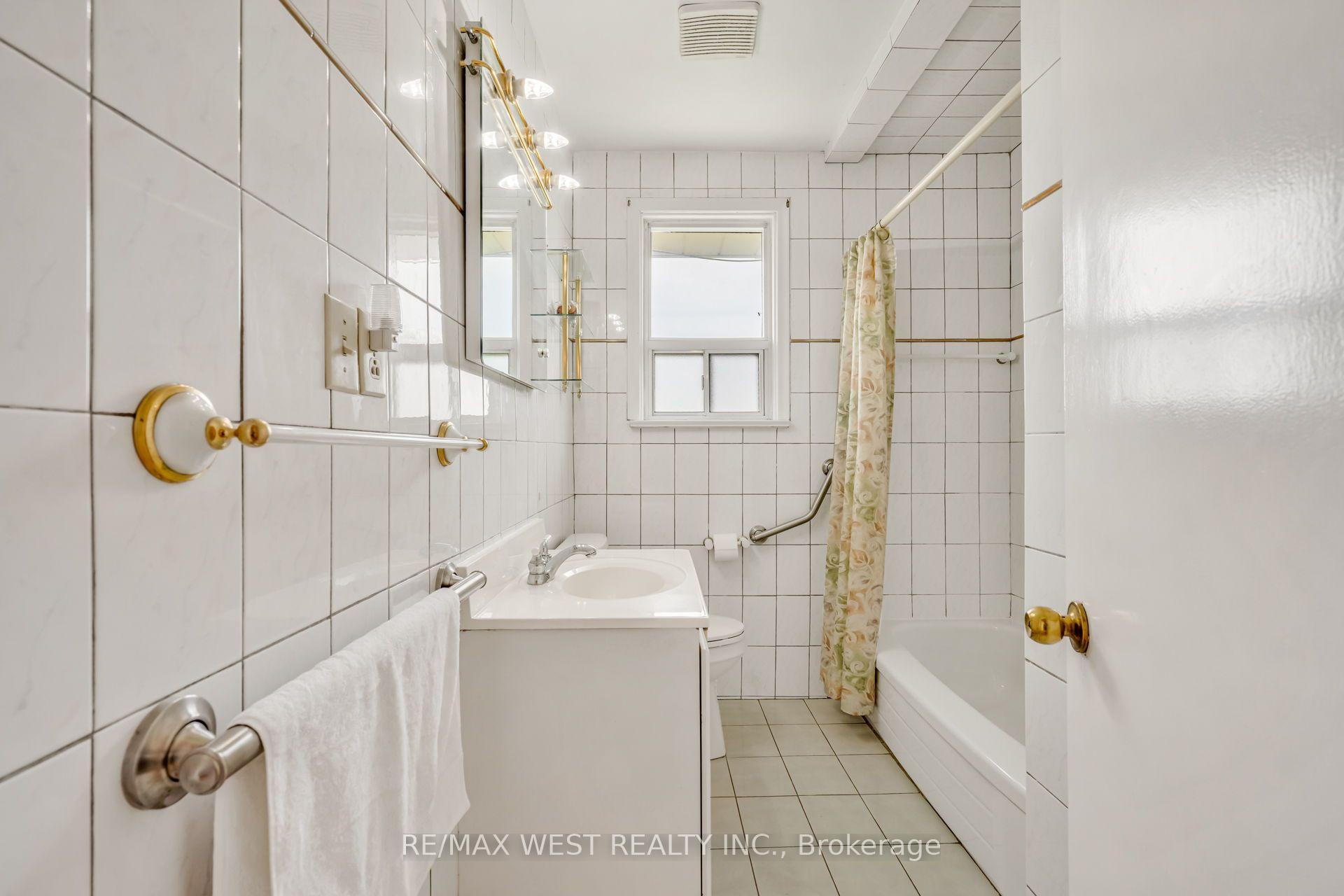 Photo 29 of 90 Tavistock Road, North York, Downsview-Roding-CFB — HOMEH