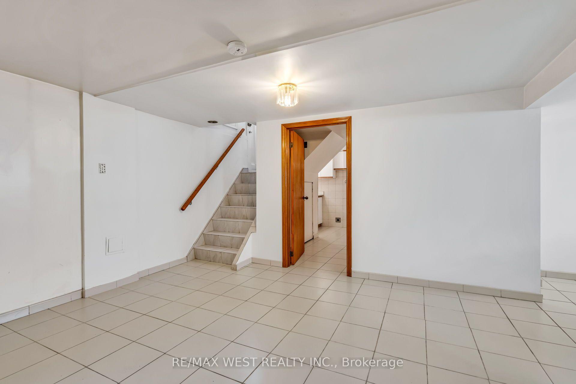 Photo 31 of 90 Tavistock Road, North York, Downsview-Roding-CFB — HOMEH
