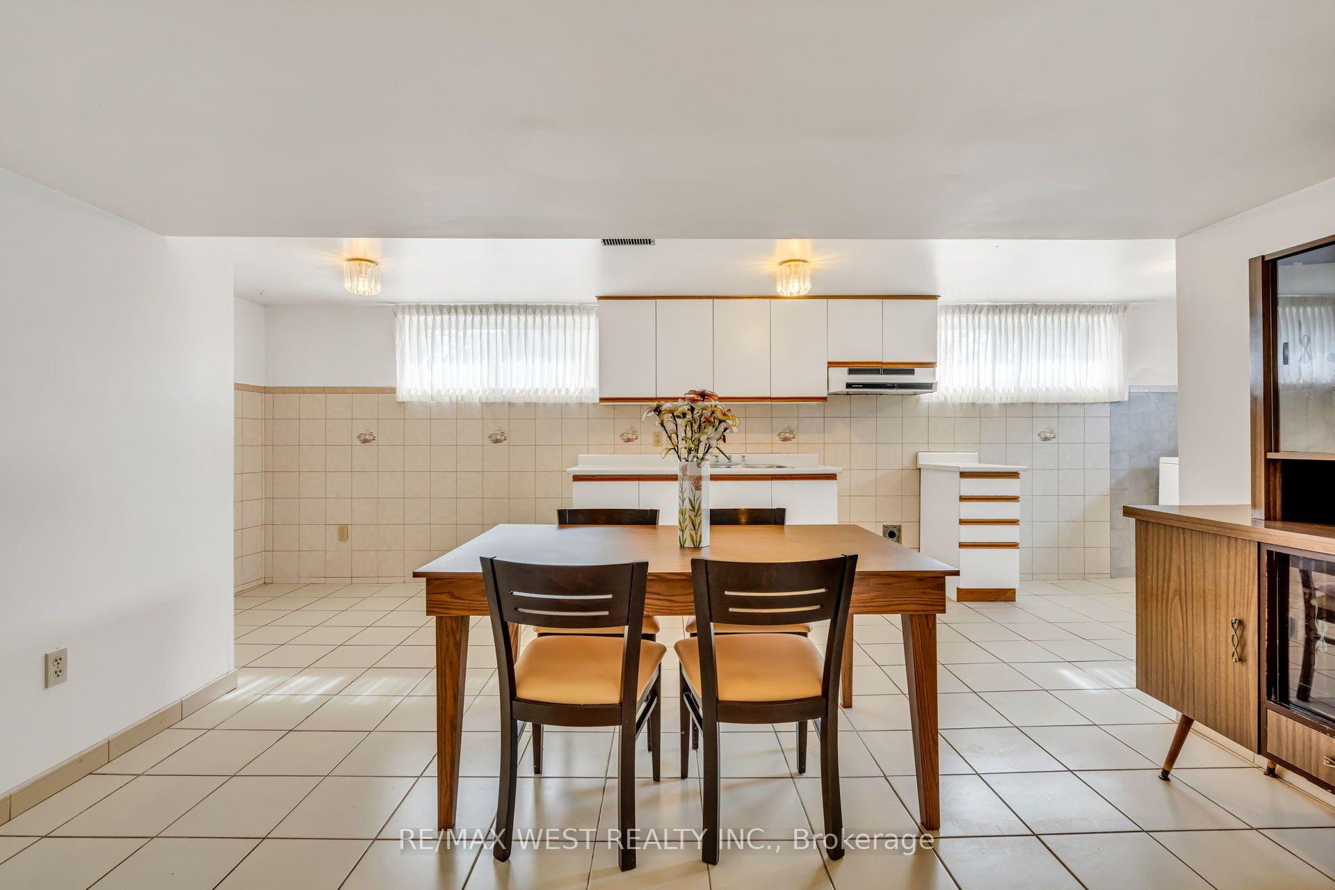 Photo 34 of 90 Tavistock Road, North York, Downsview-Roding-CFB — HOMEH