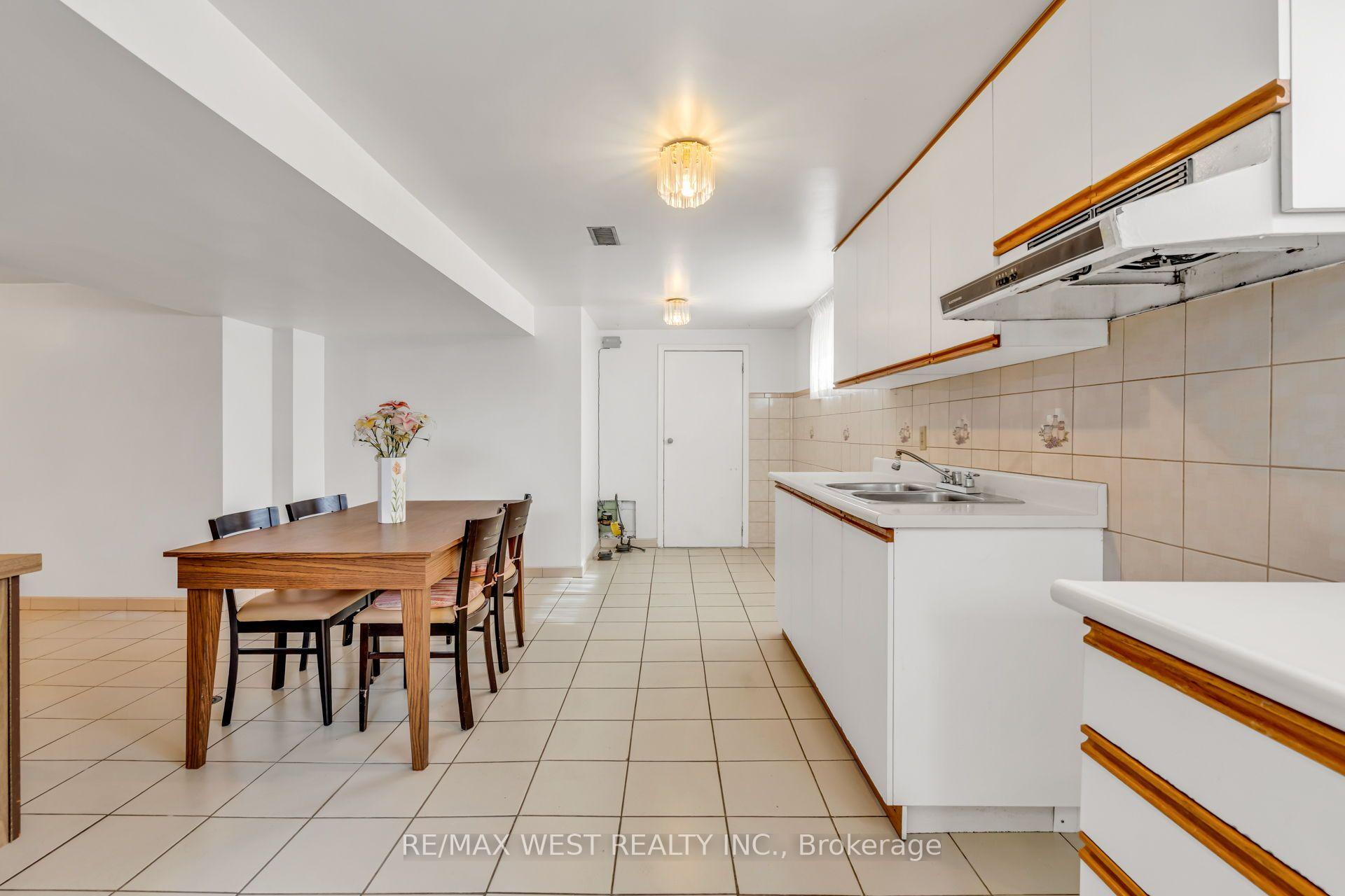 Photo 36 of 90 Tavistock Road, North York, Downsview-Roding-CFB — HOMEH