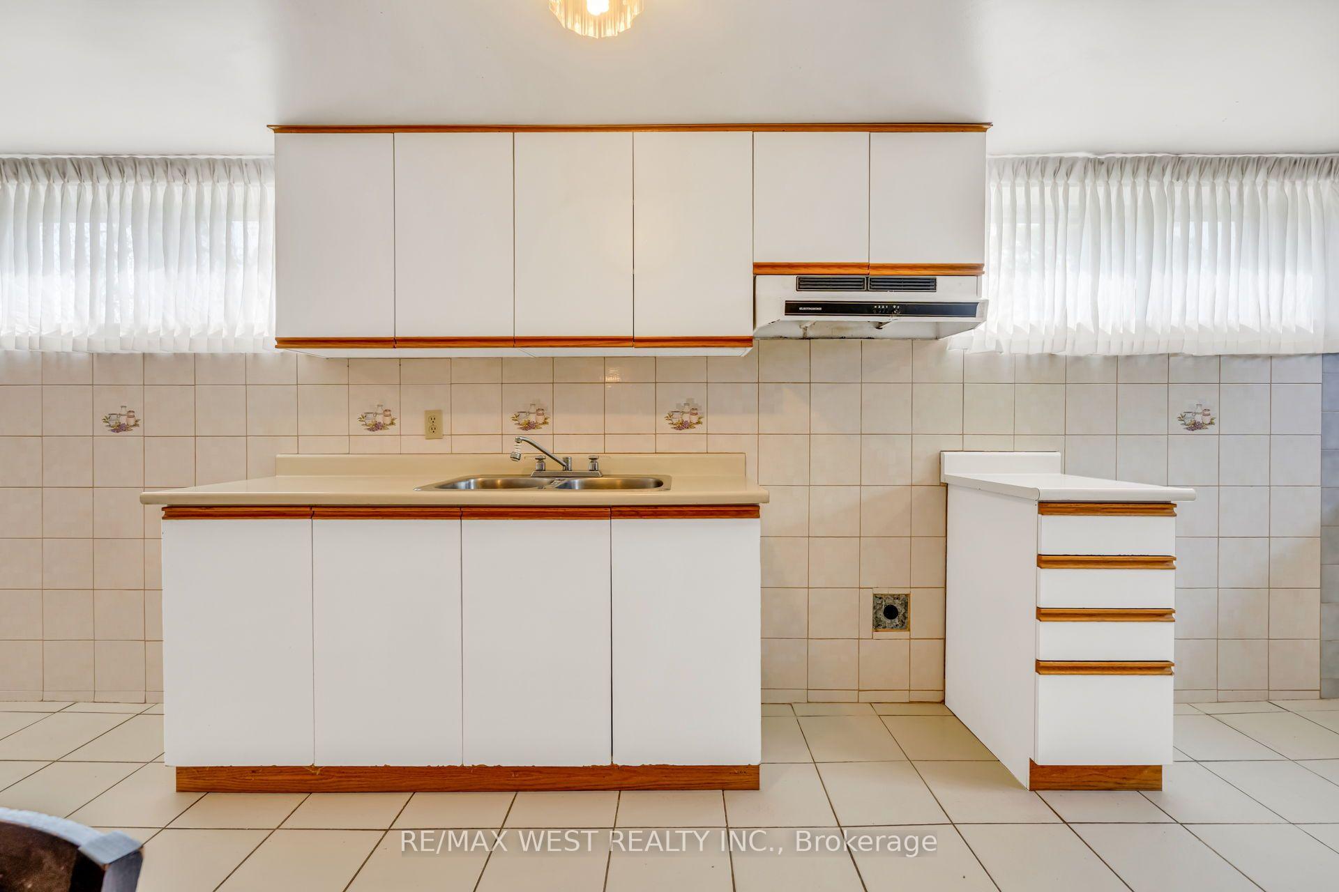 Photo 37 of 90 Tavistock Road, North York, Downsview-Roding-CFB — HOMEH