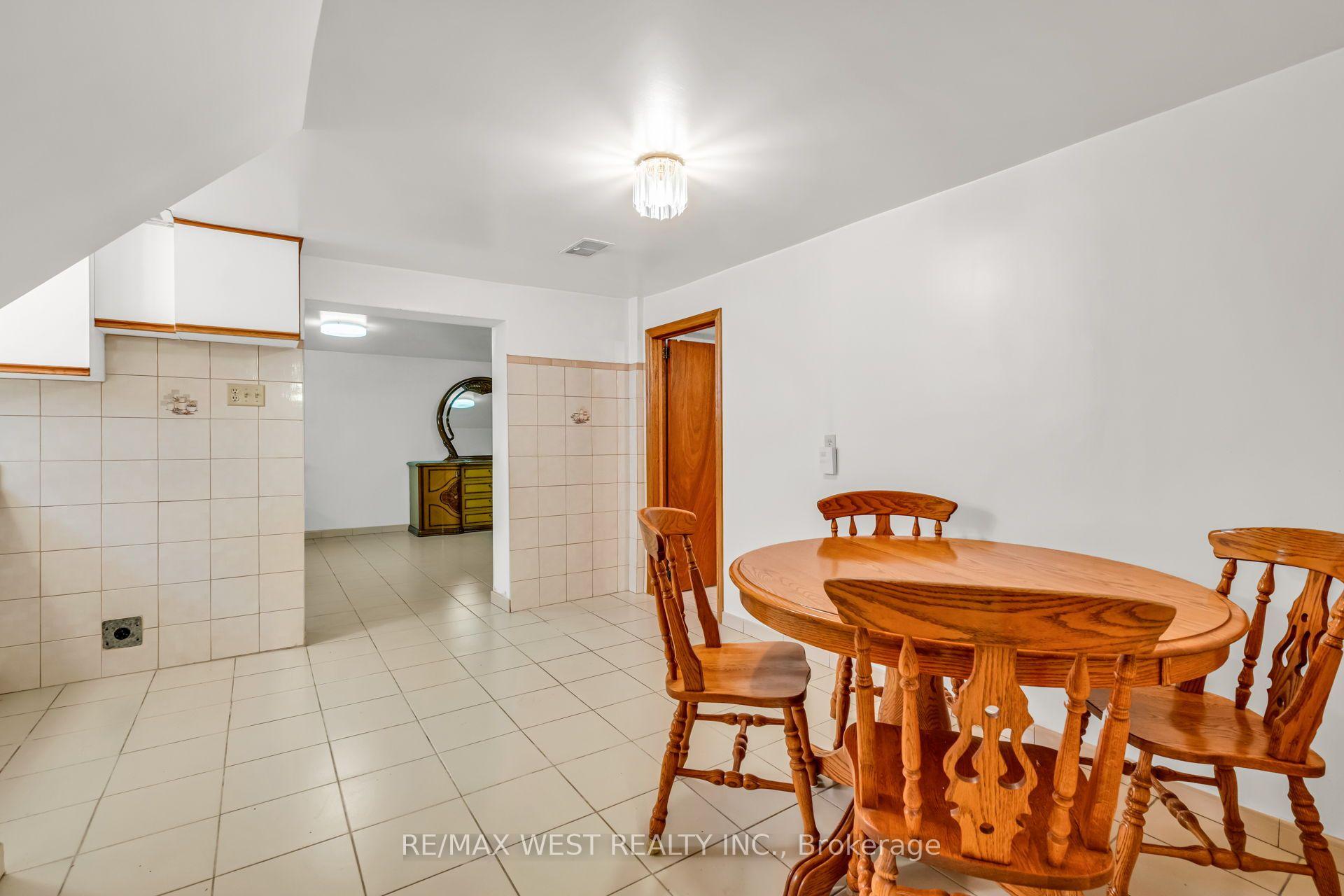 Photo 39 of 90 Tavistock Road, North York, Downsview-Roding-CFB — HOMEH