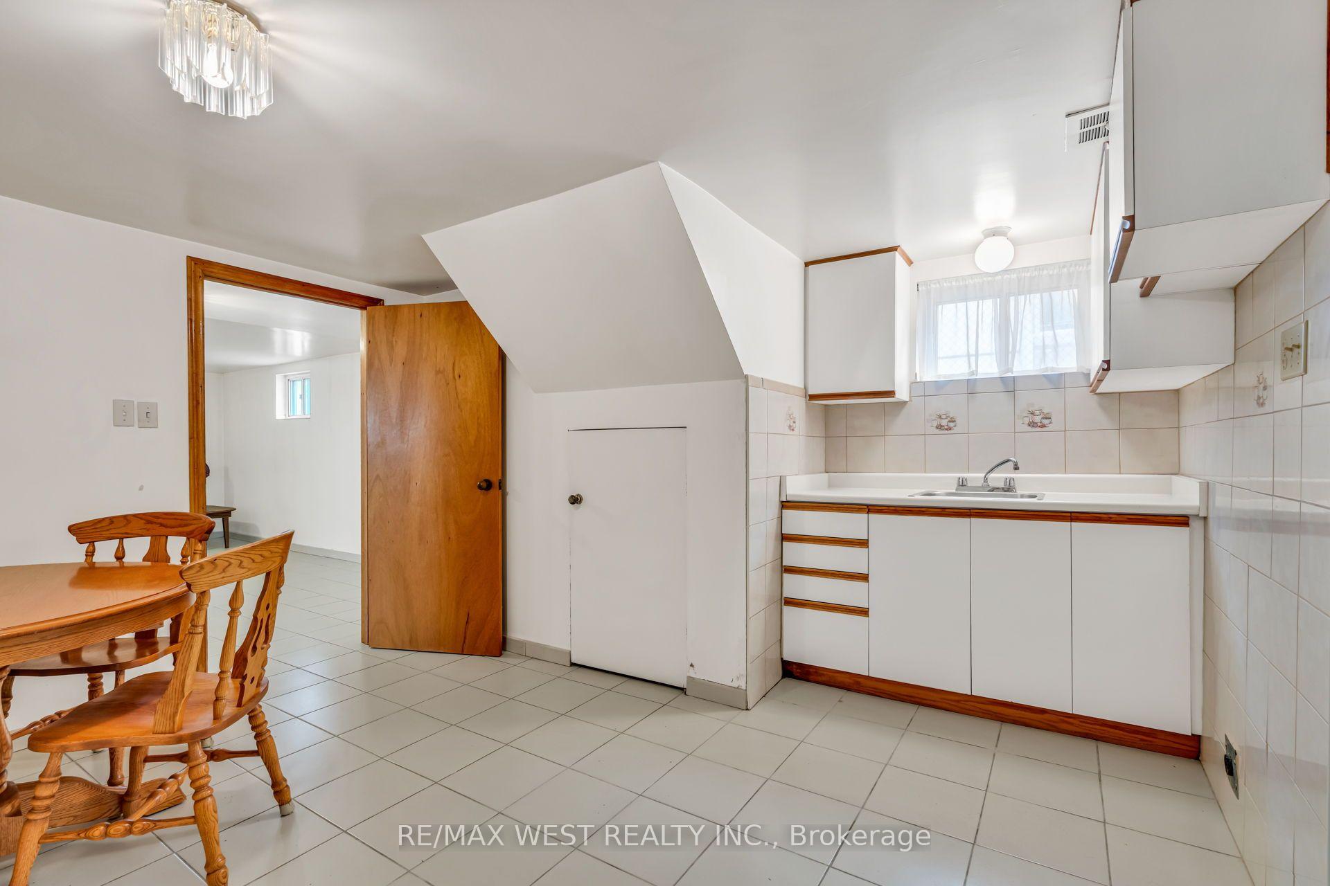 Photo 40 of 90 Tavistock Road, North York, Downsview-Roding-CFB — HOMEH
