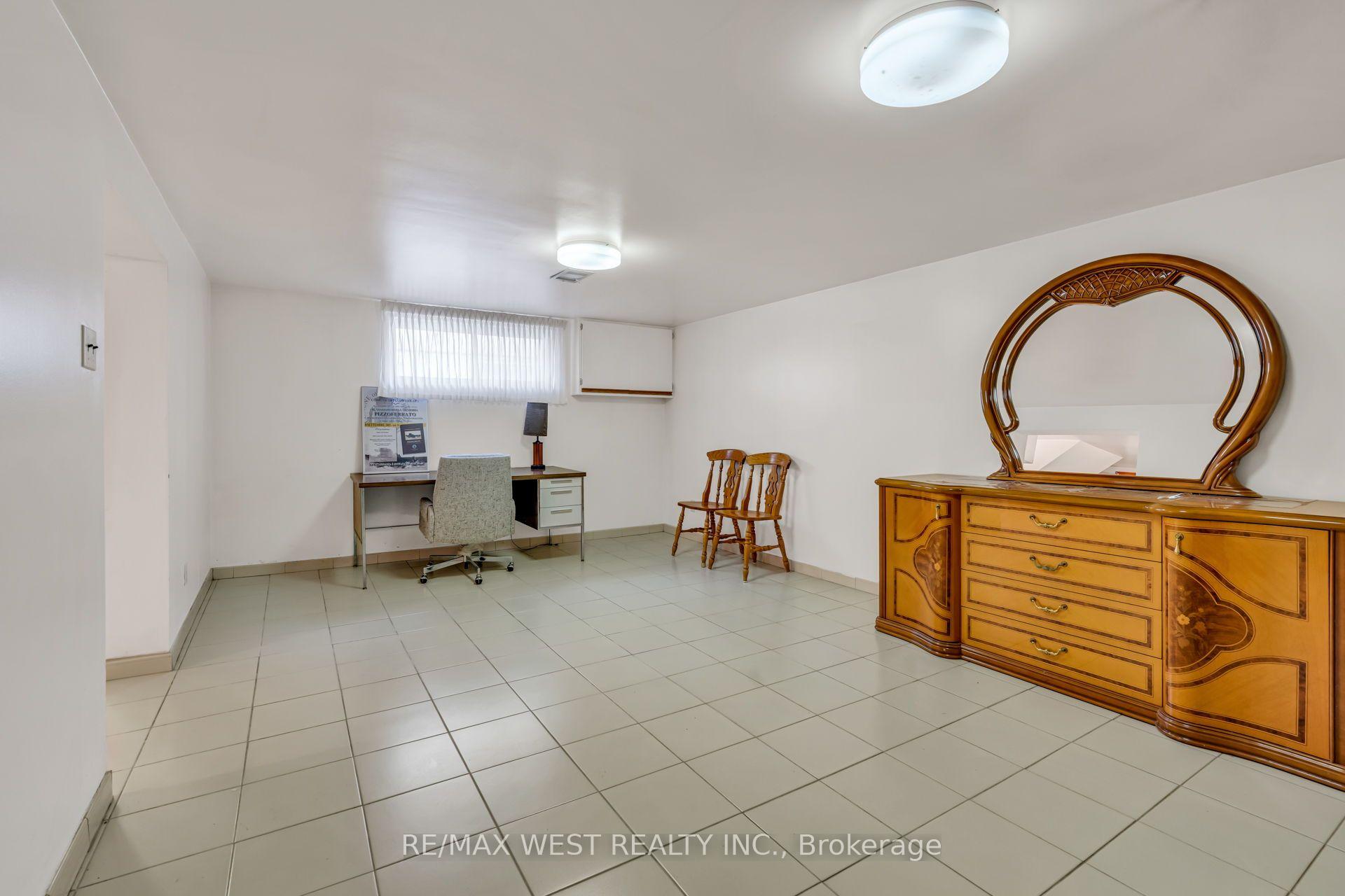 Photo 41 of 90 Tavistock Road, North York, Downsview-Roding-CFB — HOMEH