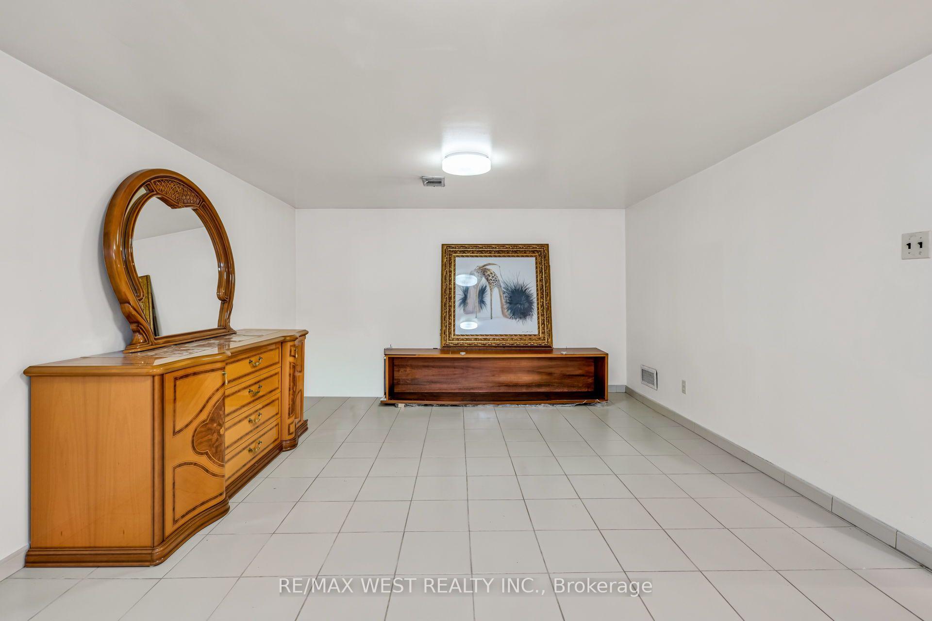 Photo 42 of 90 Tavistock Road, North York, Downsview-Roding-CFB — HOMEH