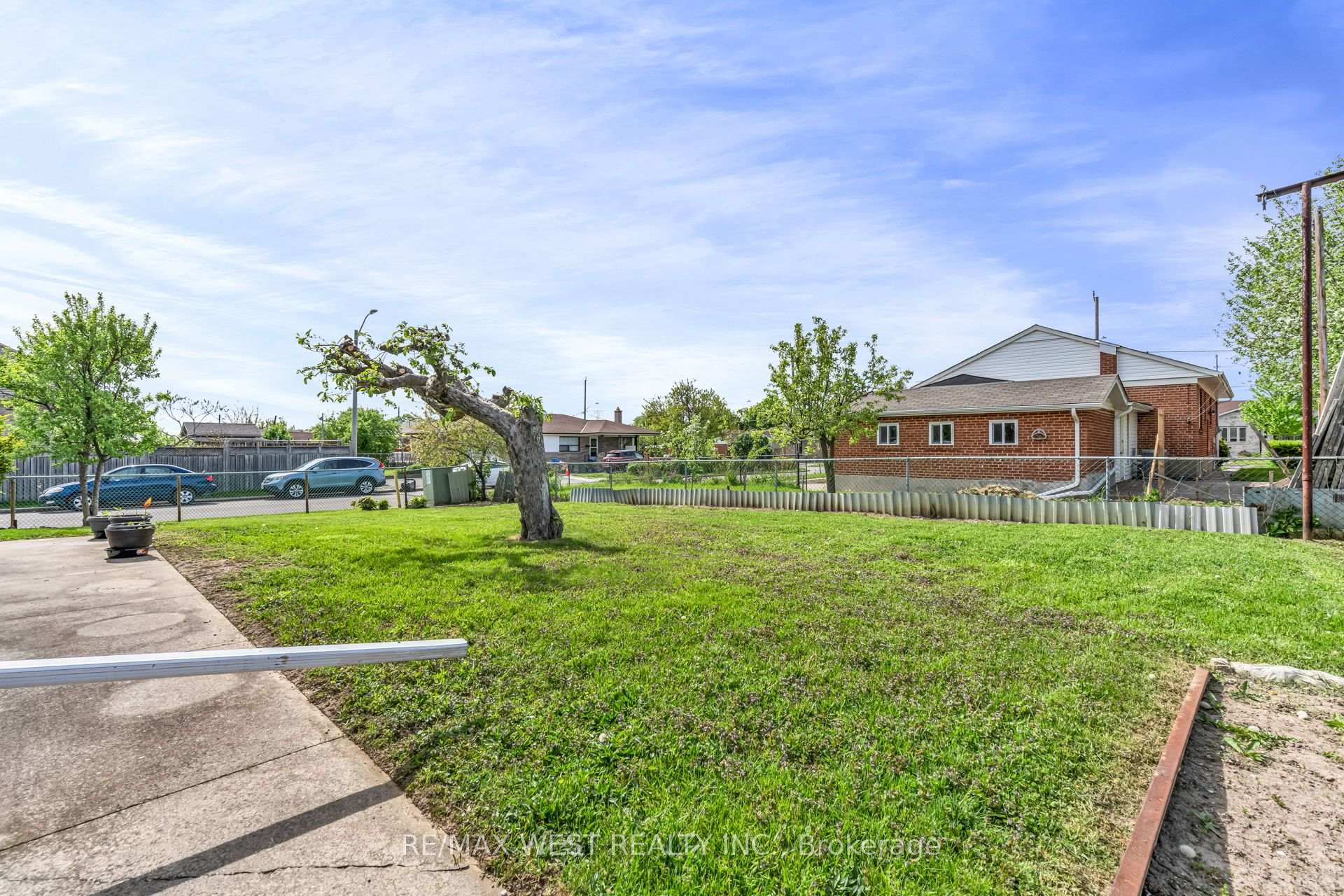 Photo 45 of 90 Tavistock Road, North York, Downsview-Roding-CFB — HOMEH