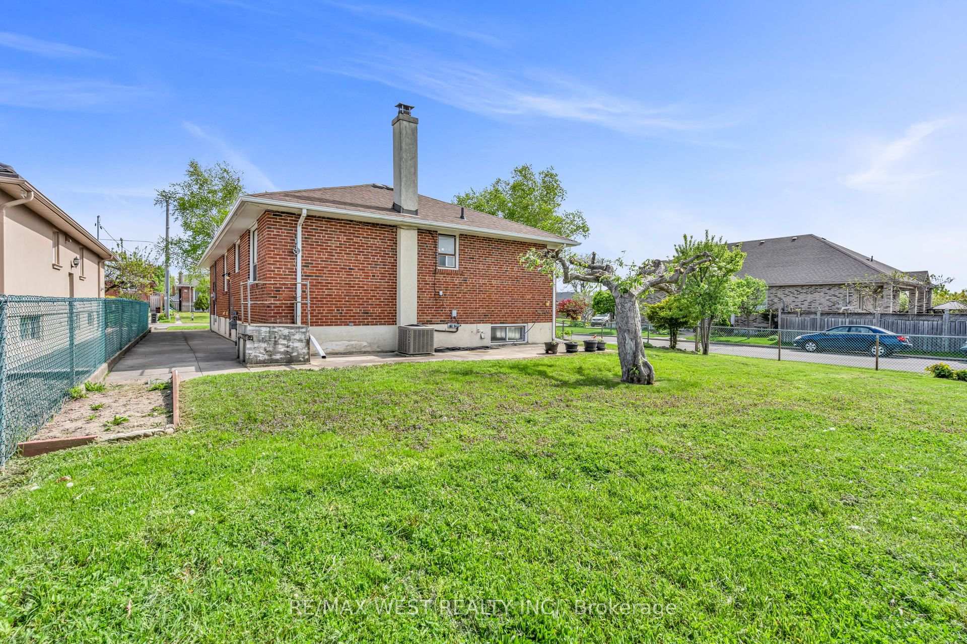 Photo 46 of 90 Tavistock Road, North York, Downsview-Roding-CFB — HOMEH