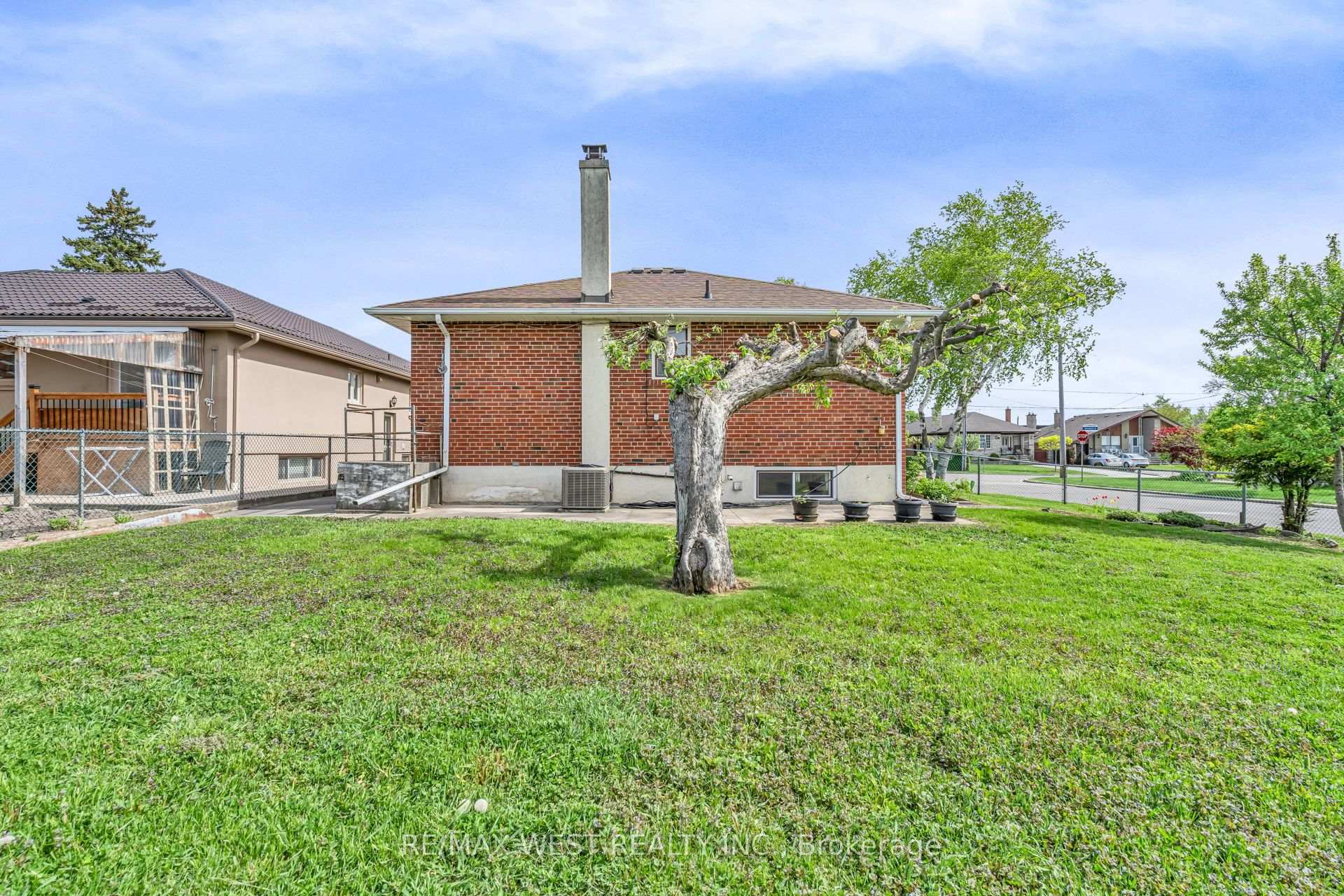 Photo 47 of 90 Tavistock Road, North York, Downsview-Roding-CFB — HOMEH