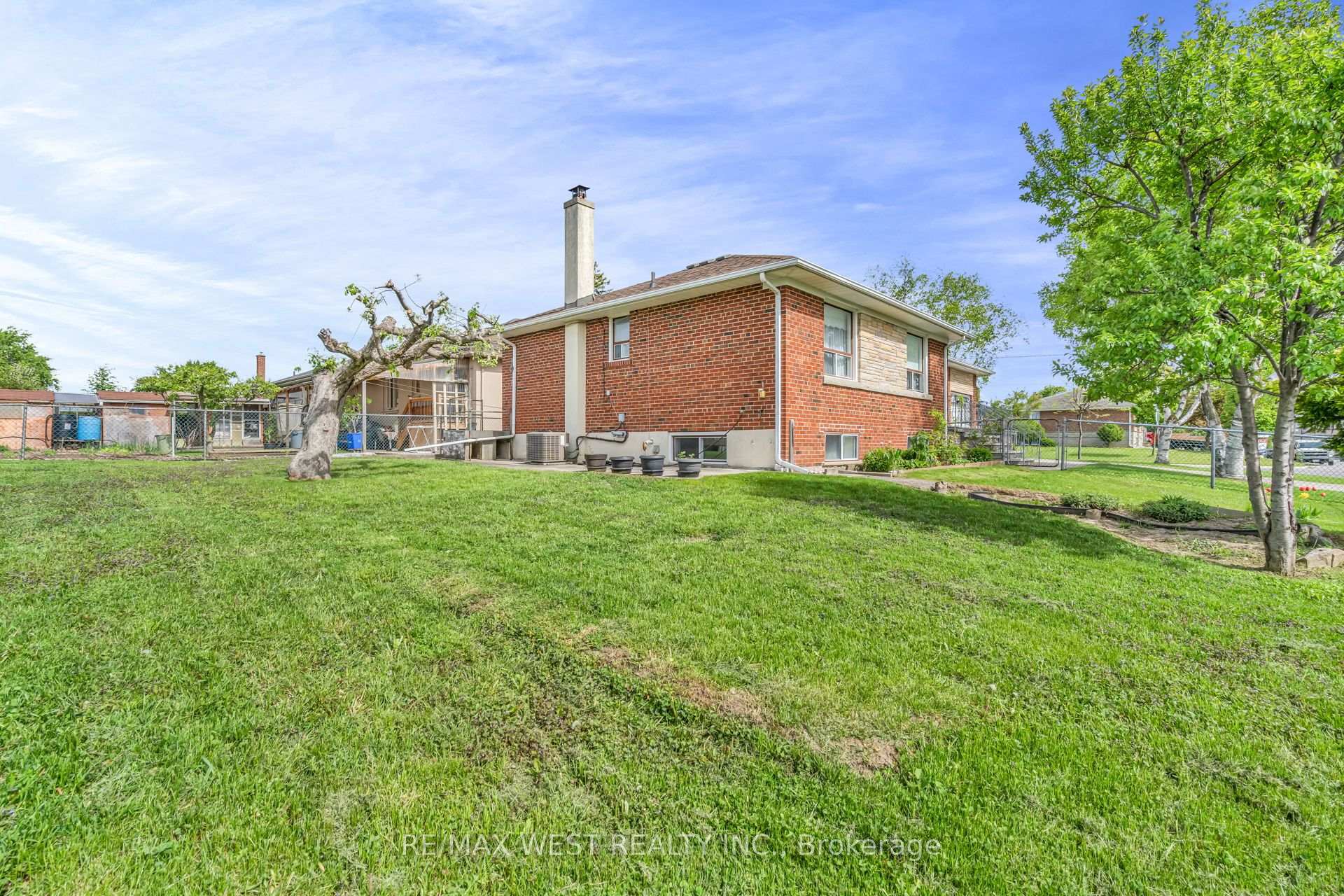 Photo 48 of 90 Tavistock Road, North York, Downsview-Roding-CFB — HOMEH