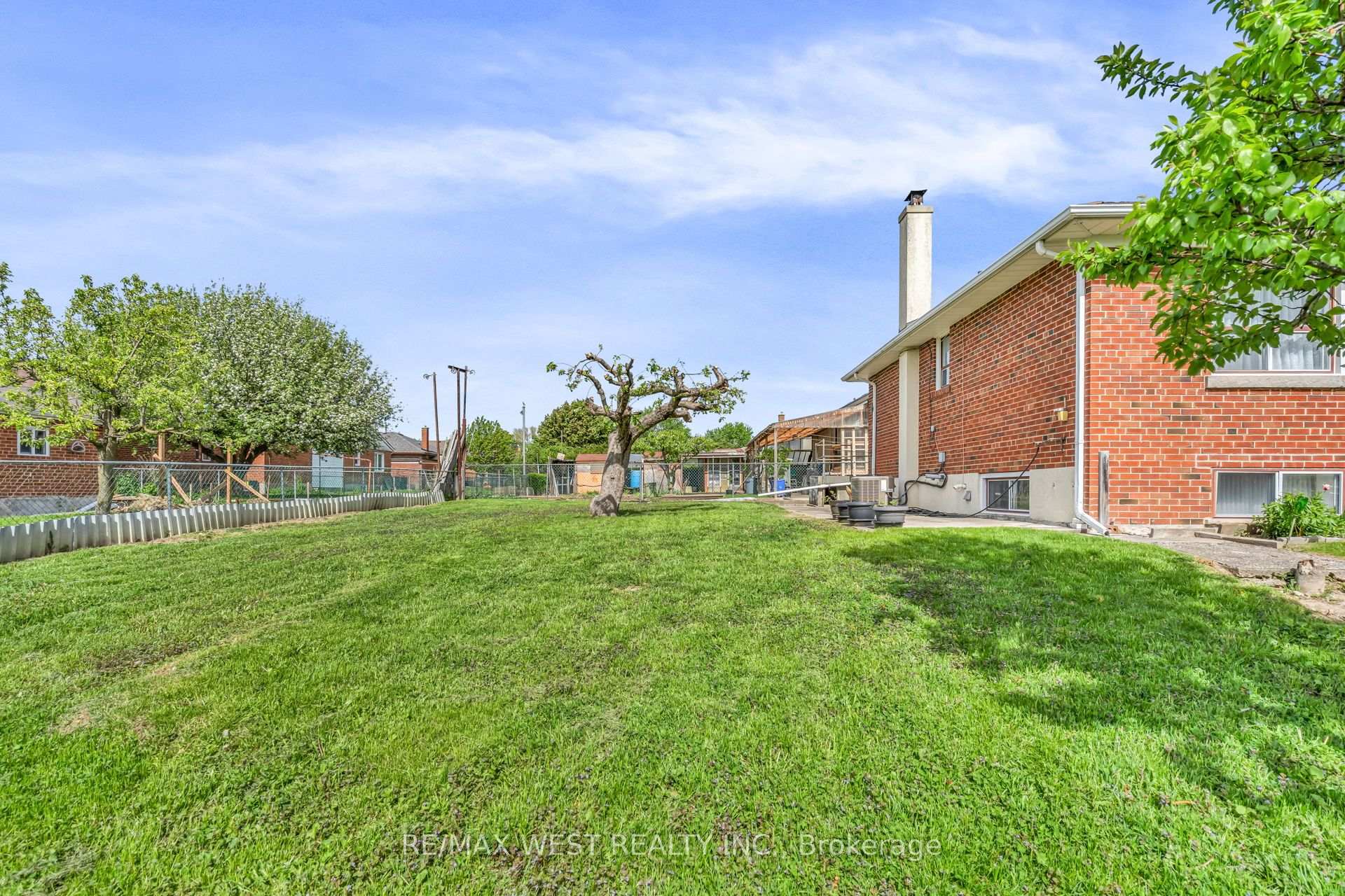 Photo 49 of 90 Tavistock Road, North York, Downsview-Roding-CFB — HOMEH