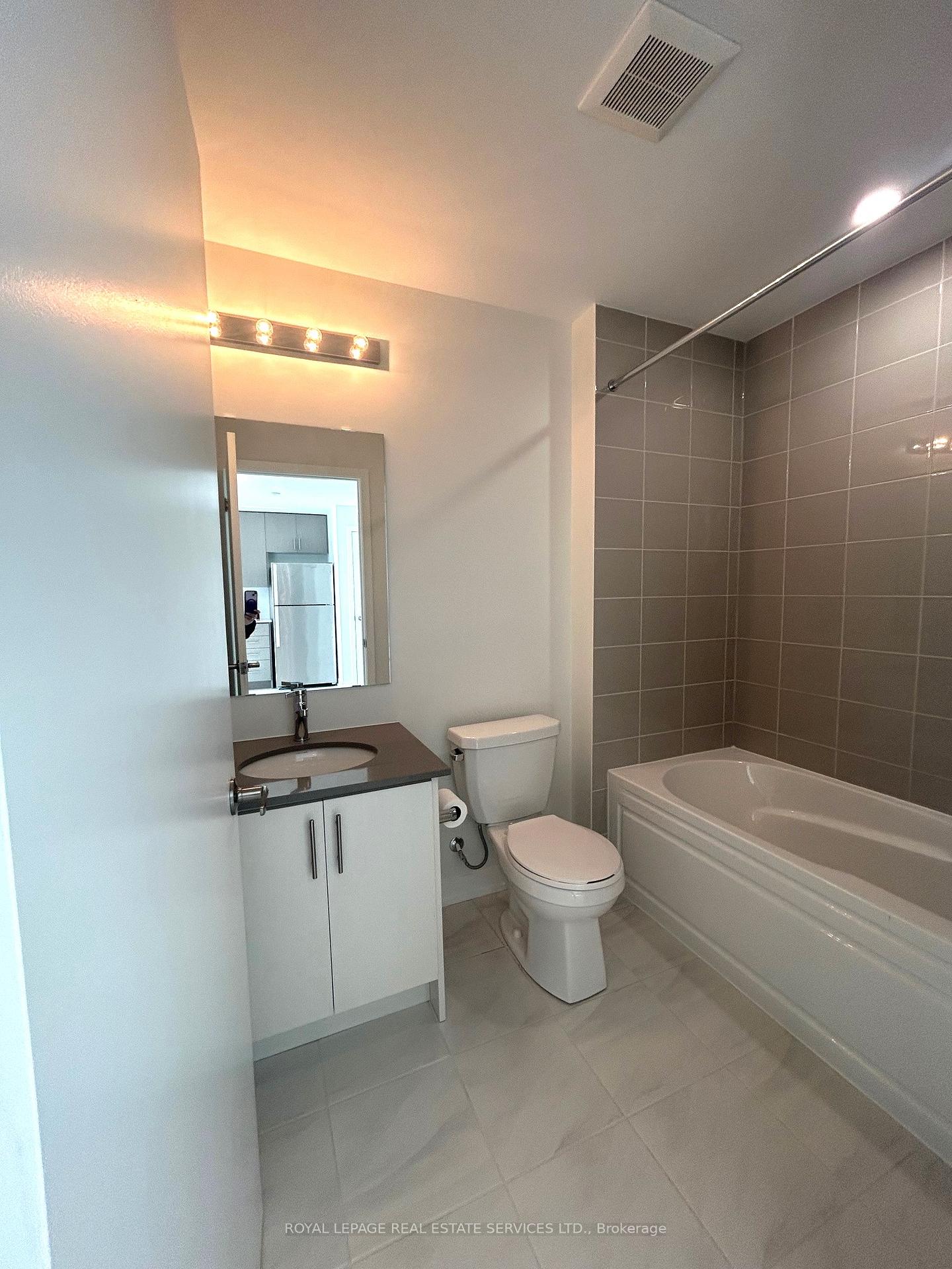 Photo 18 of Unit 417, 3401 Ridgeway Drive E, Mississauga, Erin Mills — HOMEH