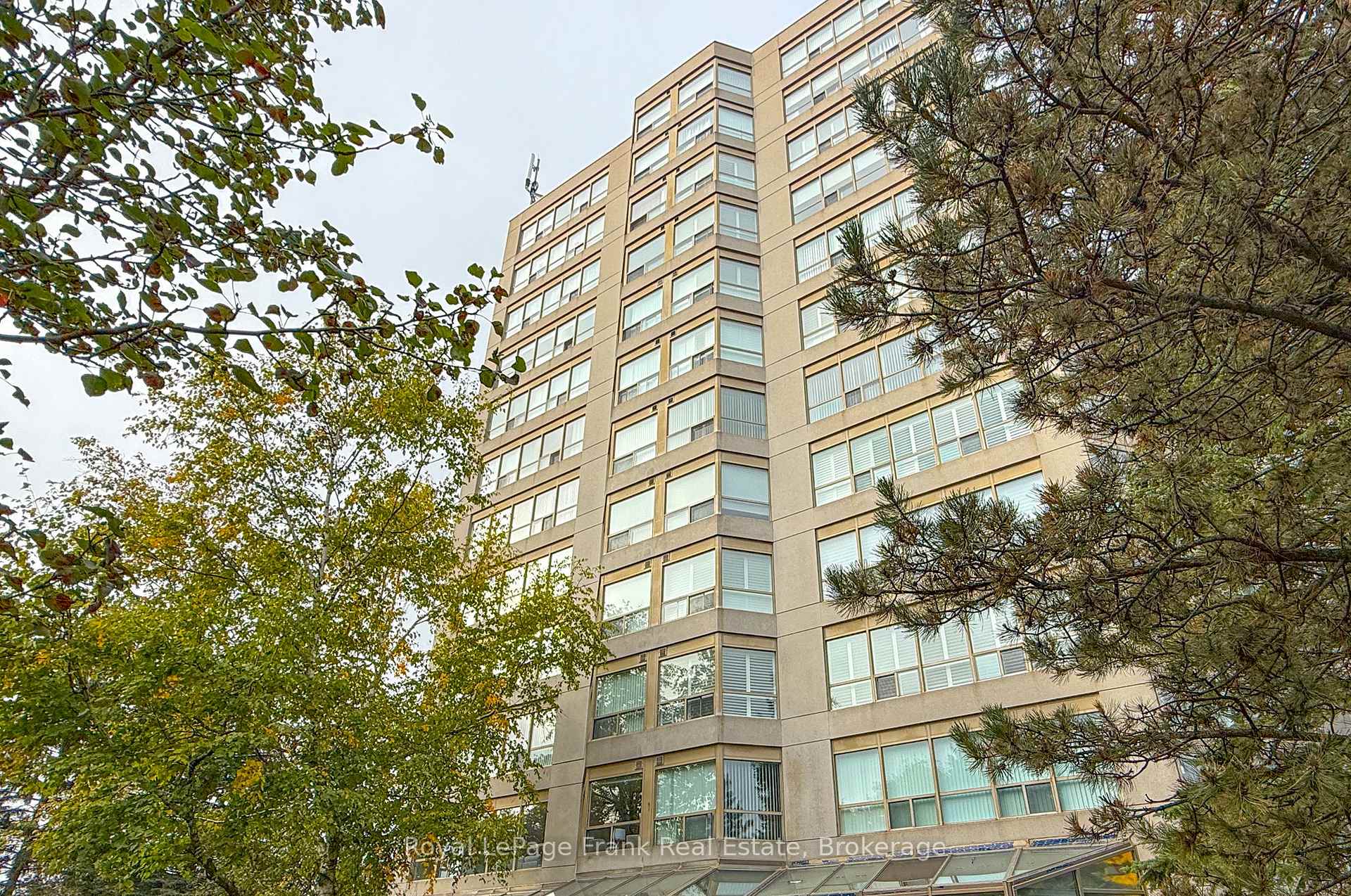 Photo of Unit 213, 712 Rossland Road E