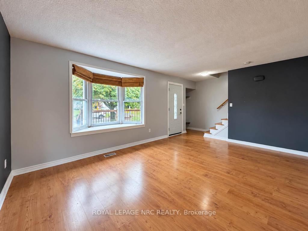 Photo 5 of 51 Stanmary Drive, St. Catharines, Fairview — HOMEH