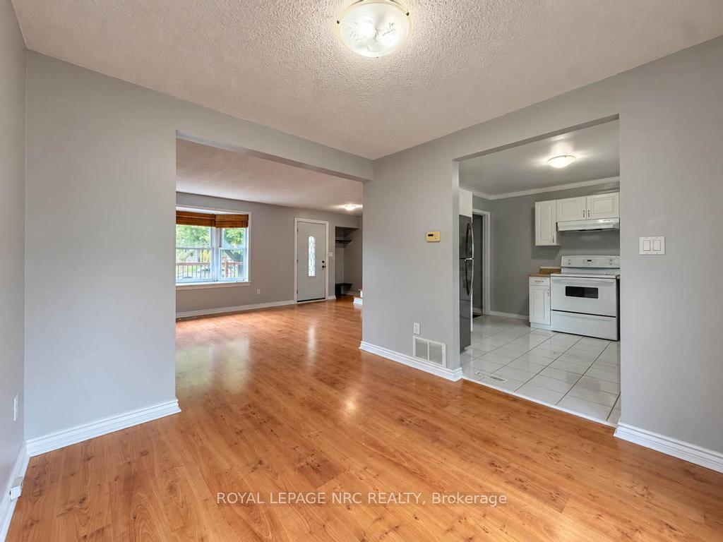 Photo 7 of 51 Stanmary Drive, St. Catharines, Fairview — HOMEH