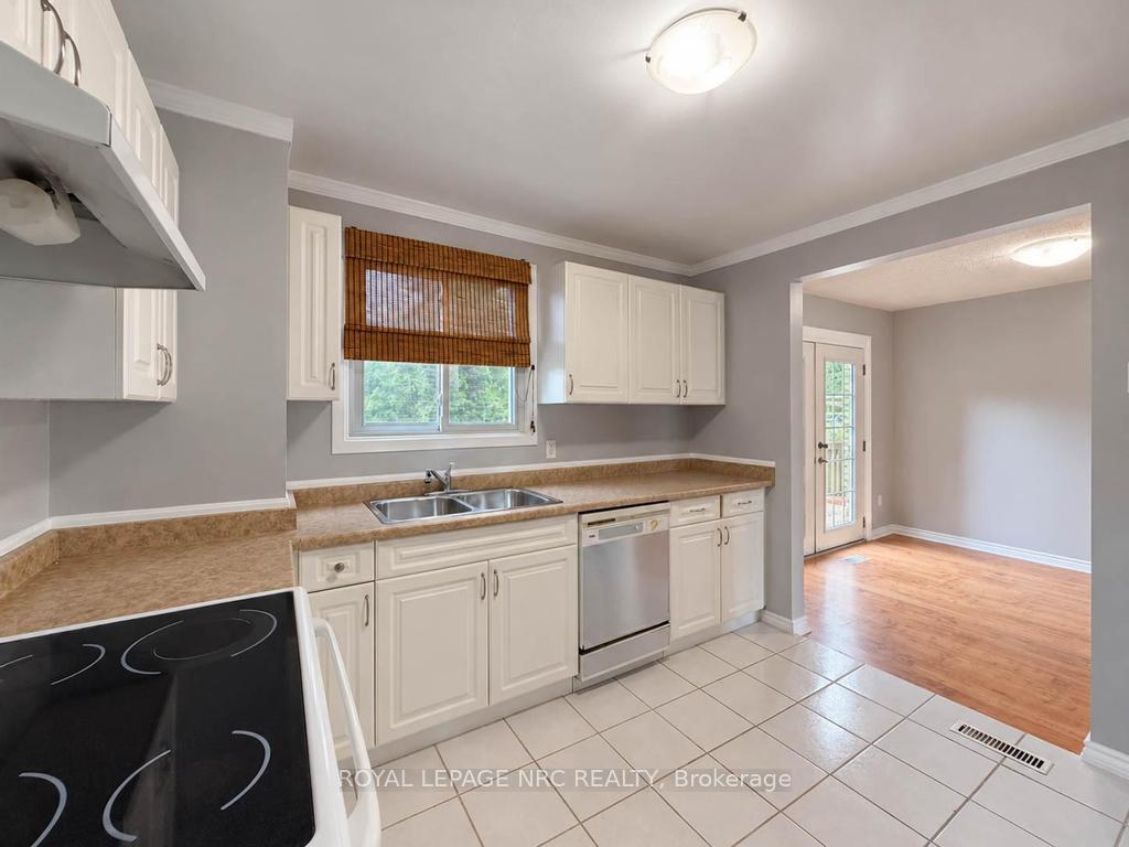 Photo 9 of 51 Stanmary Drive, St. Catharines, Fairview — HOMEH