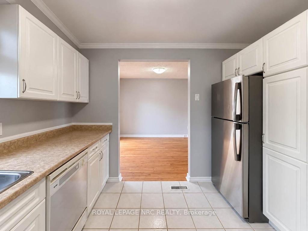 Photo 12 of 51 Stanmary Drive, St. Catharines, Fairview — HOMEH