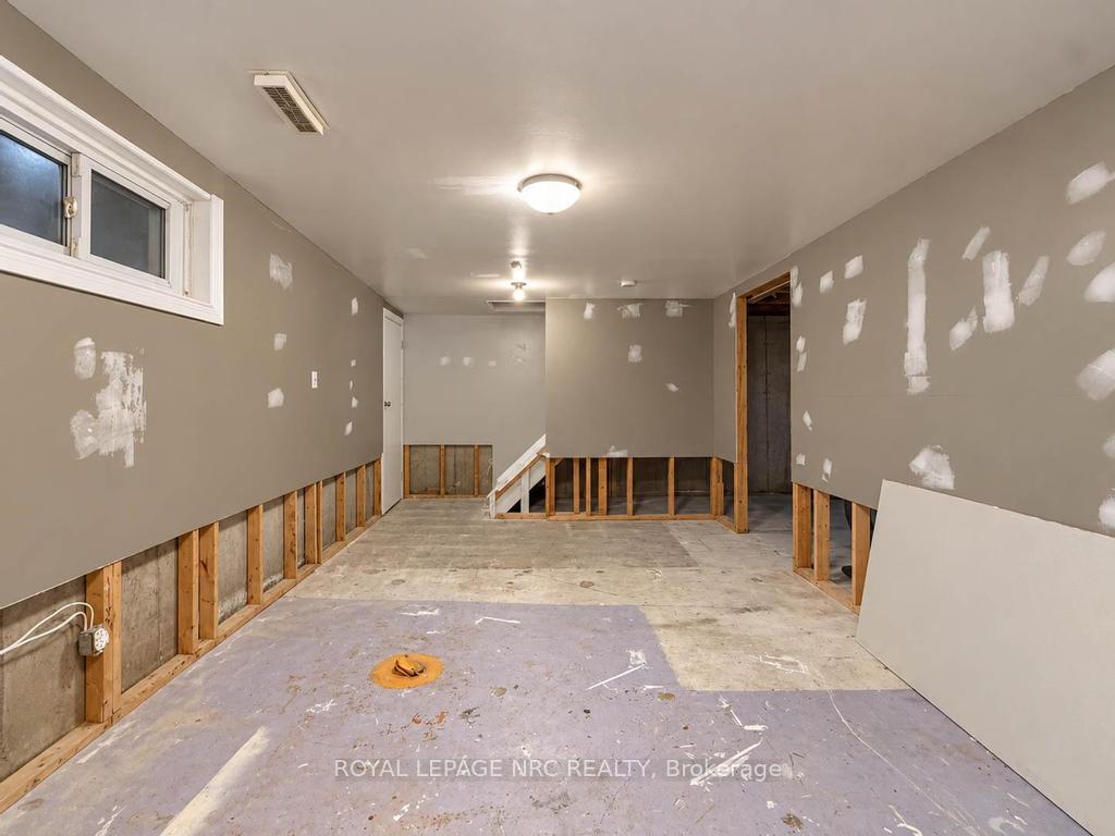 Photo 23 of 51 Stanmary Drive, St. Catharines, Fairview — HOMEH