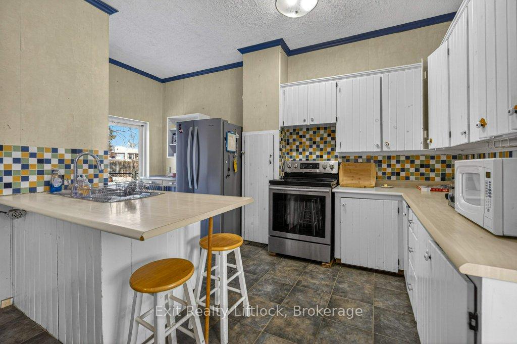 Photo 13 of 212 Barnardo Avenue, Peterborough, Northcrest Ward 5 — HOMEH