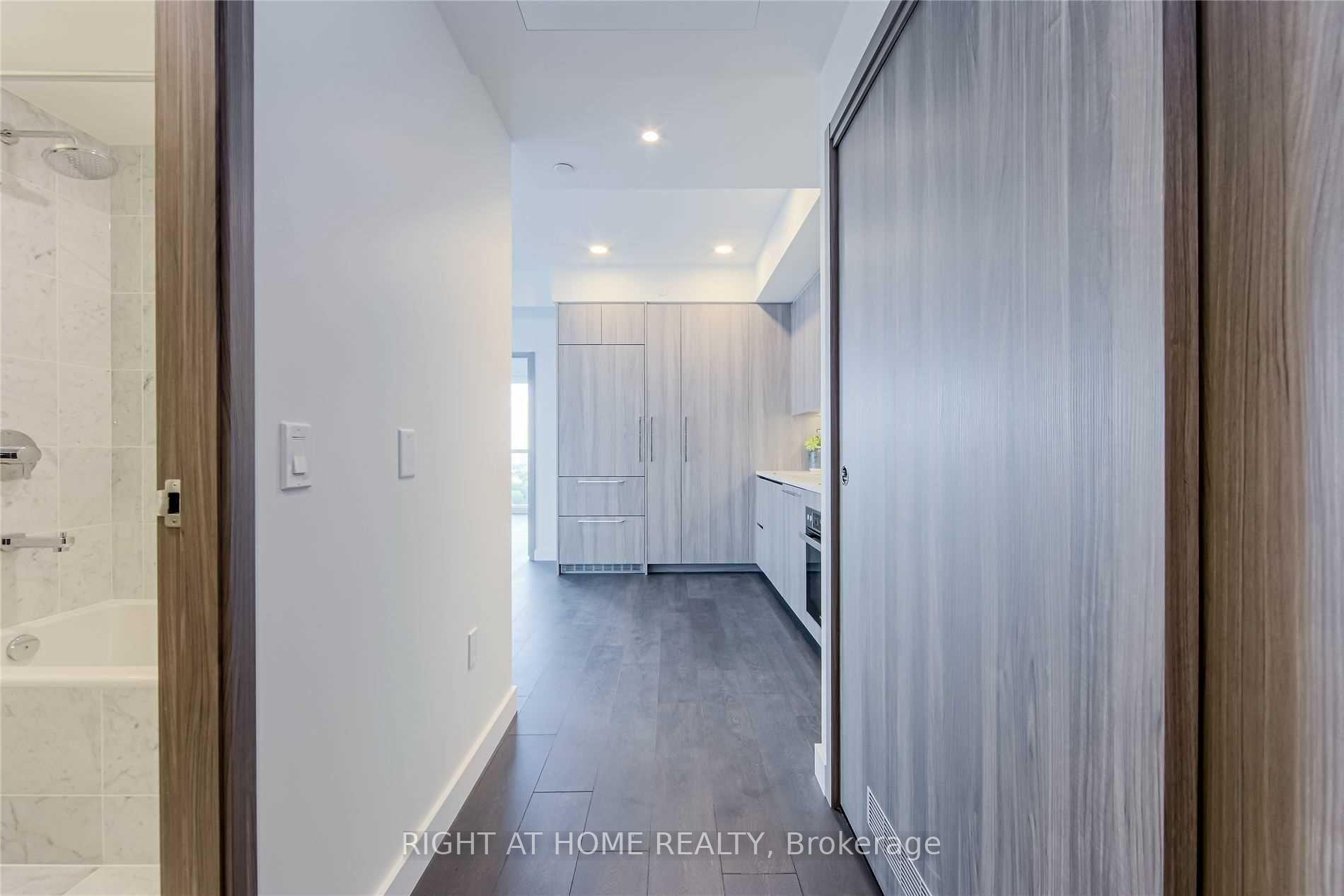 Photo 5 of Unit 1602, 95 Mcmahon Drive, North York, Bayview Village — HOMEH