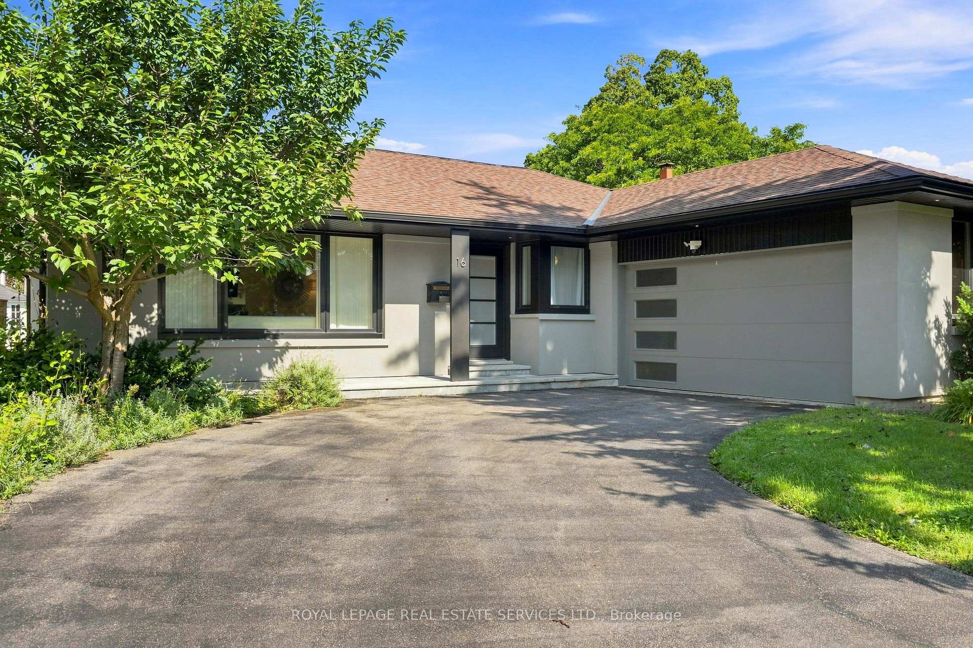 Photo 2 of 16 Oldham Road, Etobicoke, Princess-Rosethorn — HOMEH